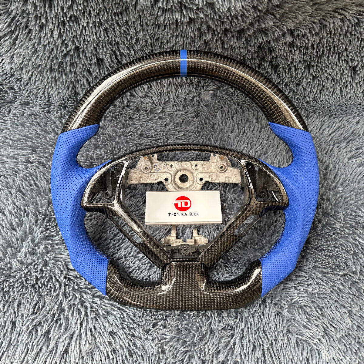 Custom Infiniti 2007-2015 G37 Carbon Fiber Steering Wheel