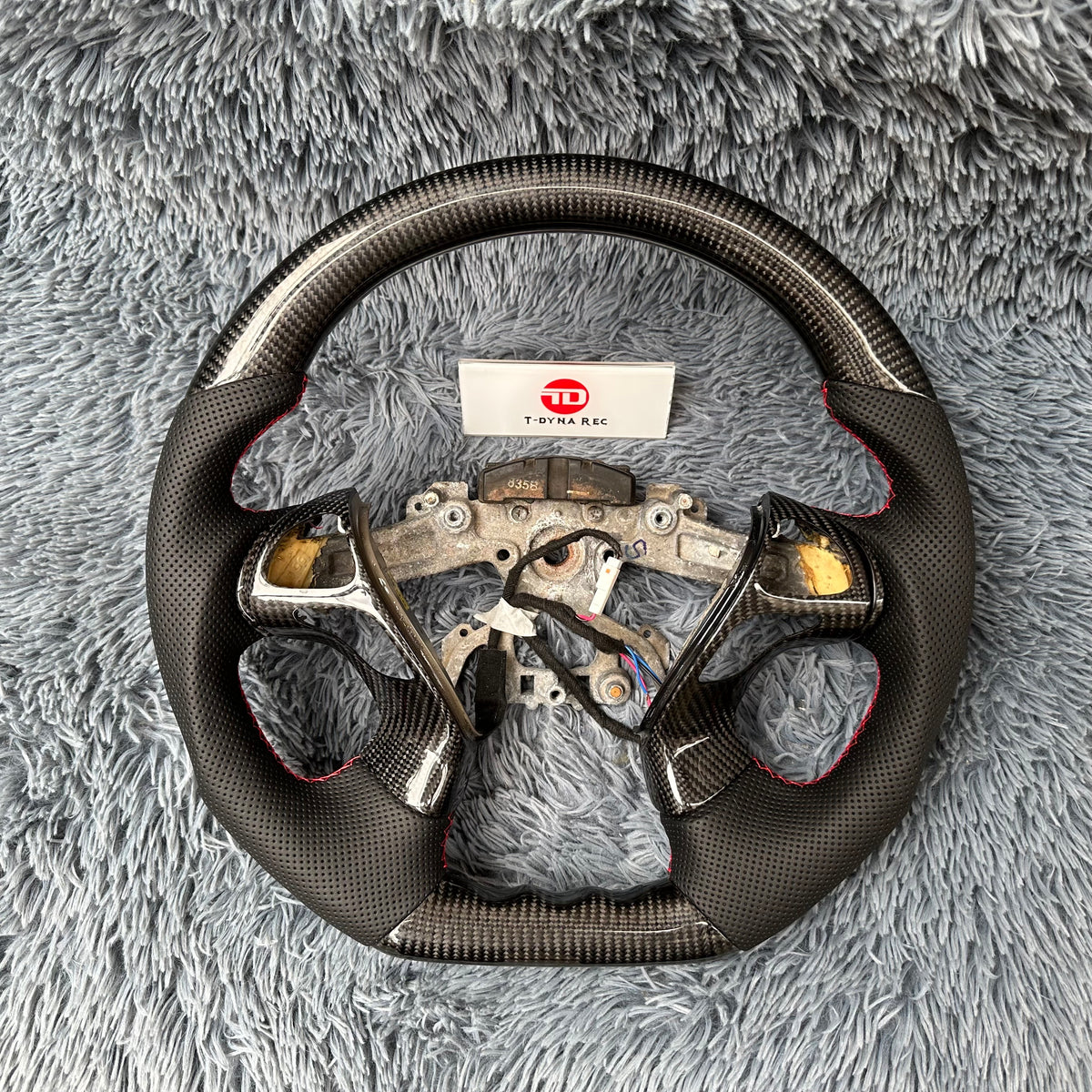 Custom Infiniti  QX60 / Q70/ M25 M35 M37 M56 Carbon Fiber Steering Wheel