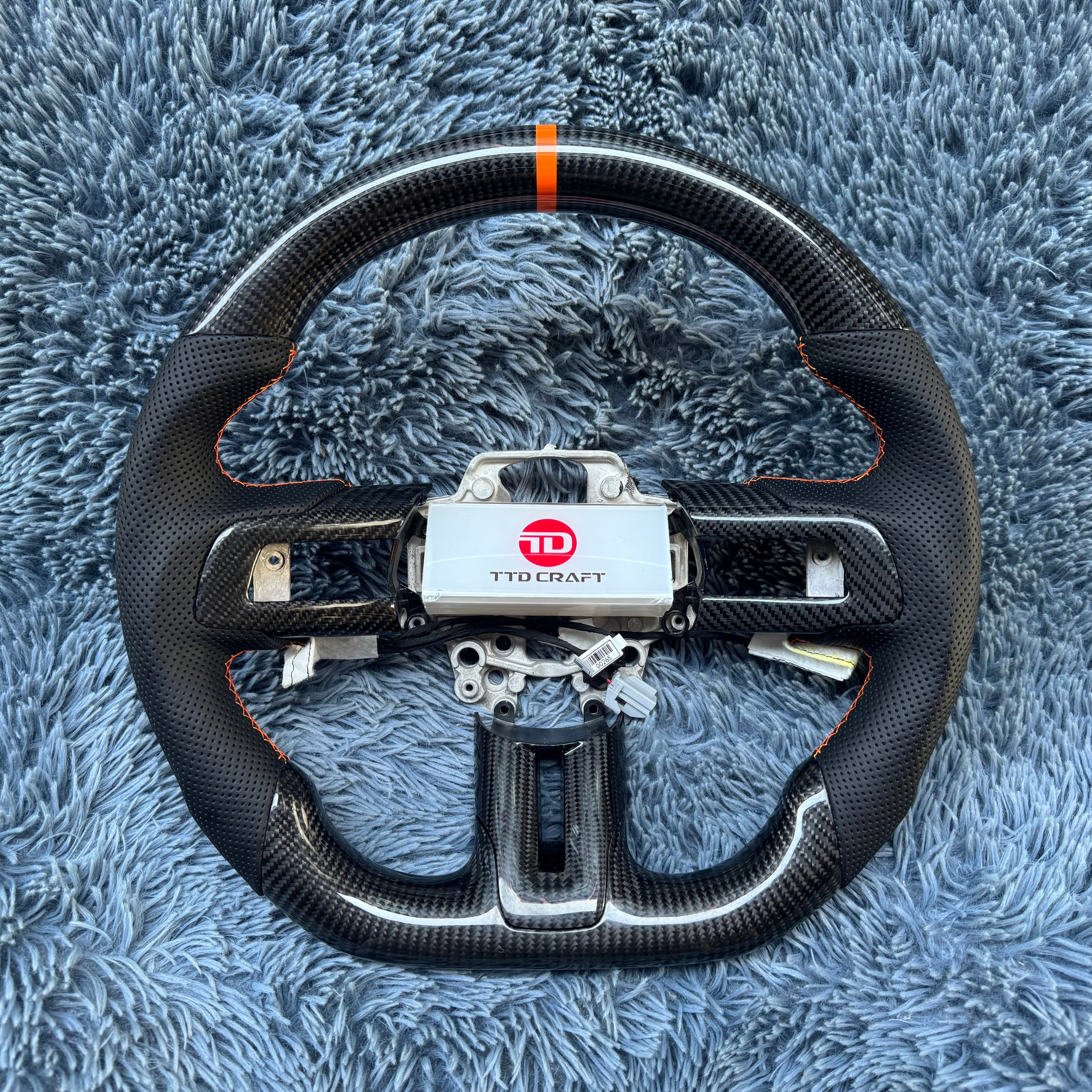 For Ford Mustang 2015-2017 Custom Carbon Fiber Steering Wheel