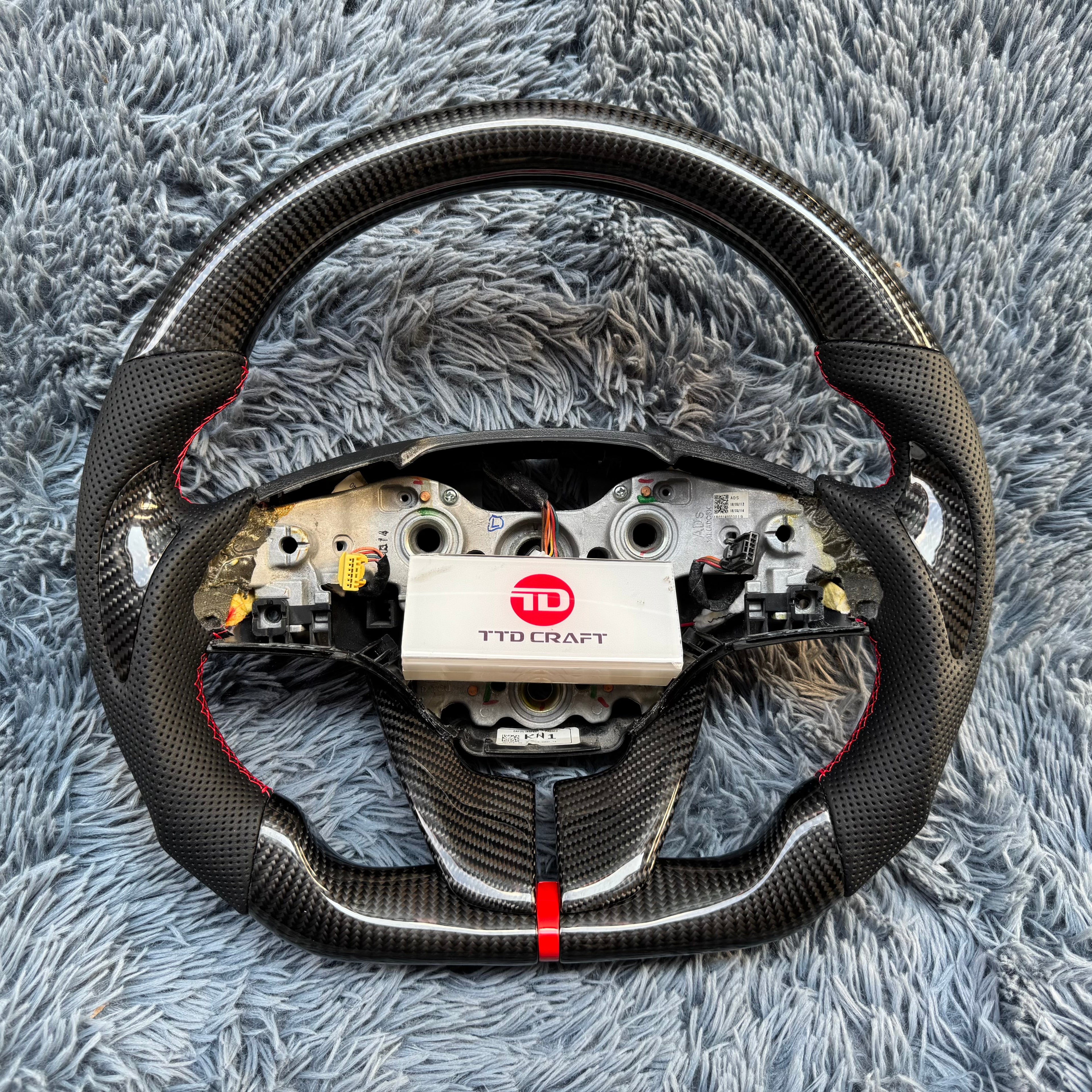 For Hyundai Elantra 2017–2020 Custom Carbon Fiber Steering Wheel