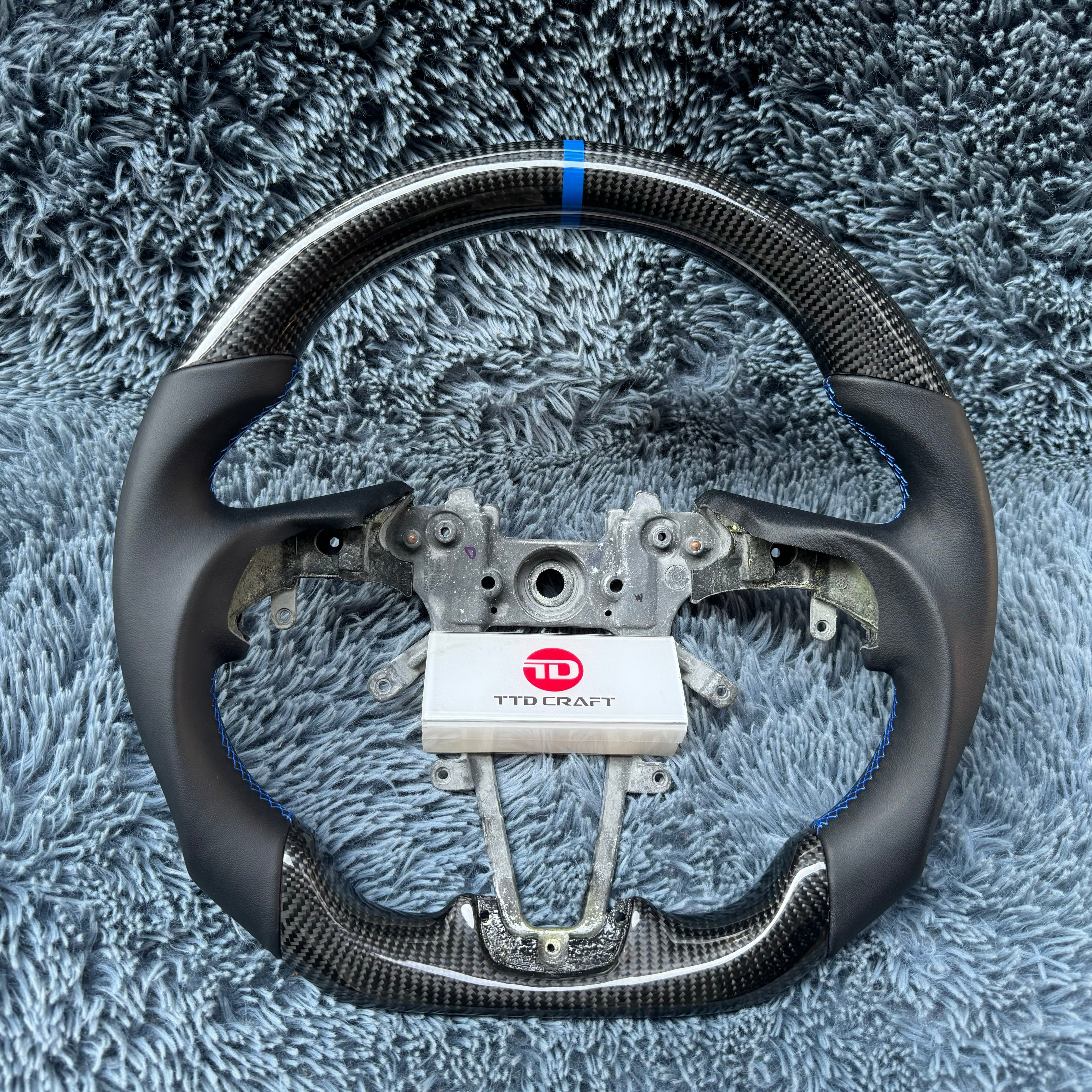 For Hyundai 2009-2016 Genesis Coupe Carbon Fiber Steering Wheel