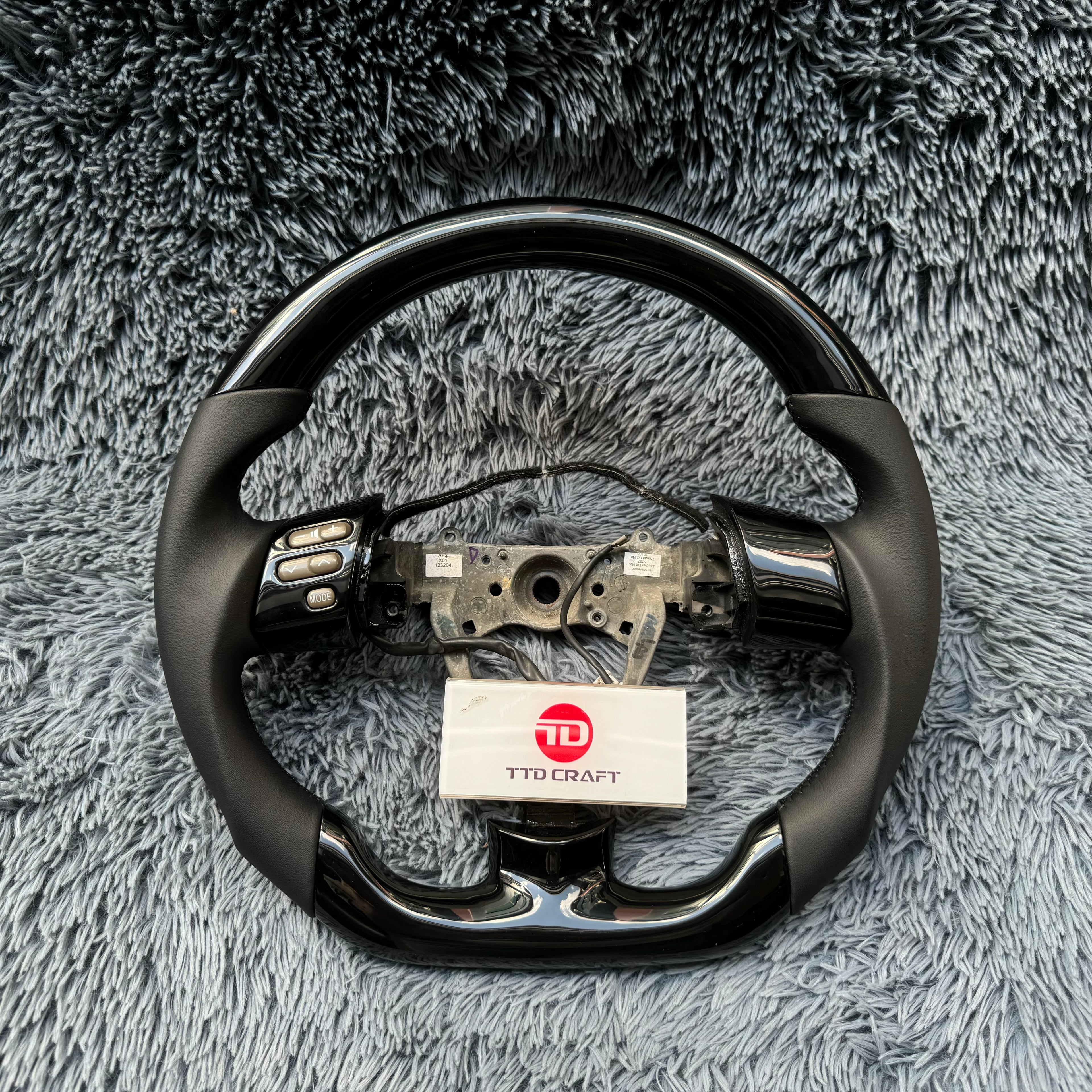 For Toyota 2007-2014 FJ Cruiser Piano Black Carbon Fiber Steering Wheel