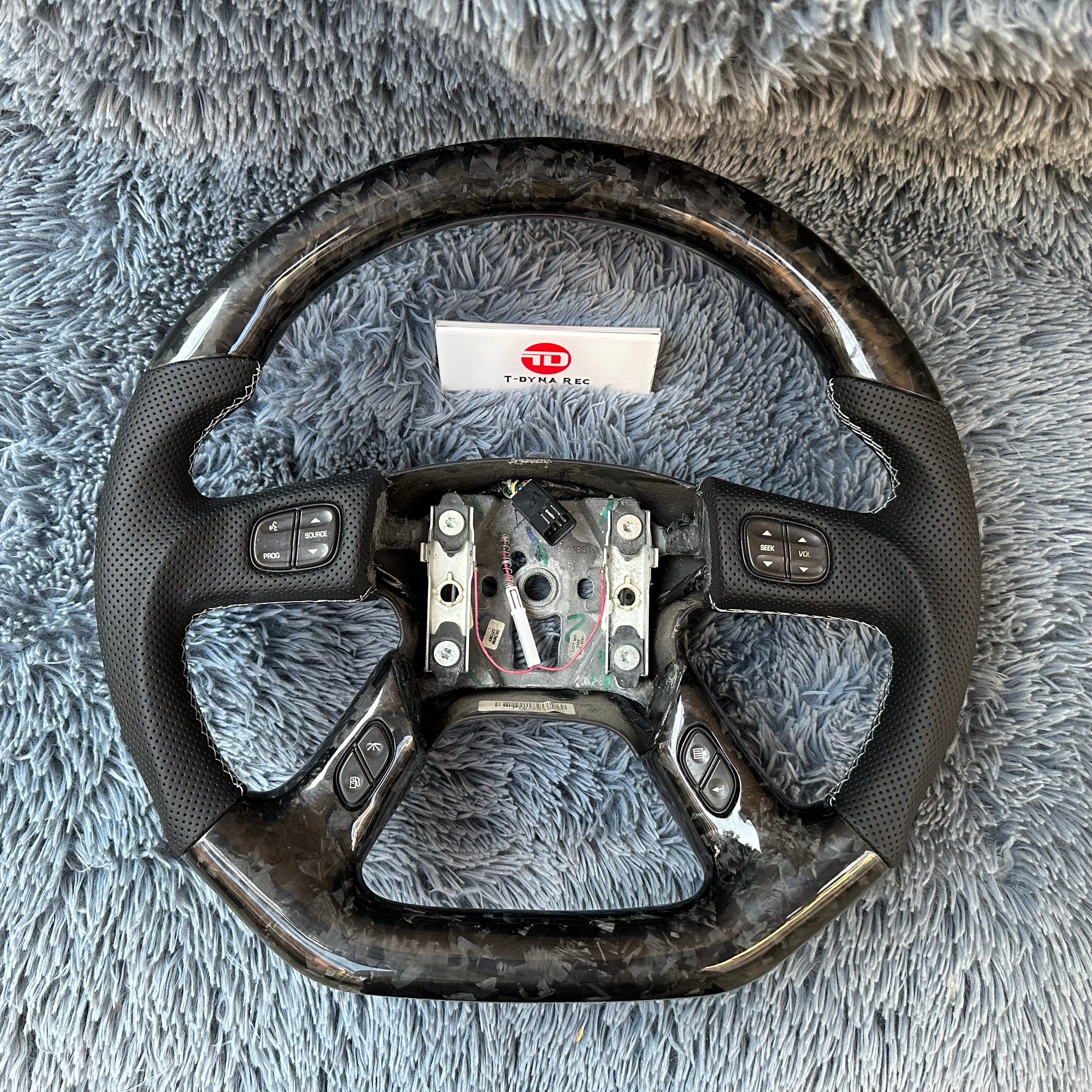 For 2003-2007 Hummer H2 Forged Carbon Fiber Steering Wheel