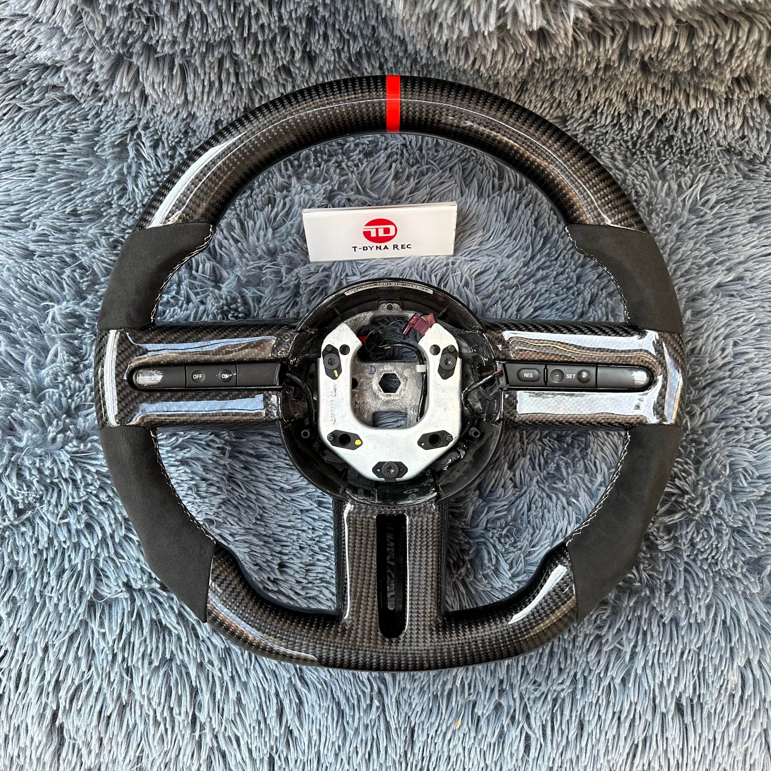 For Ford Mustang 2005-2009 Carbon Fiber Steering Wheel