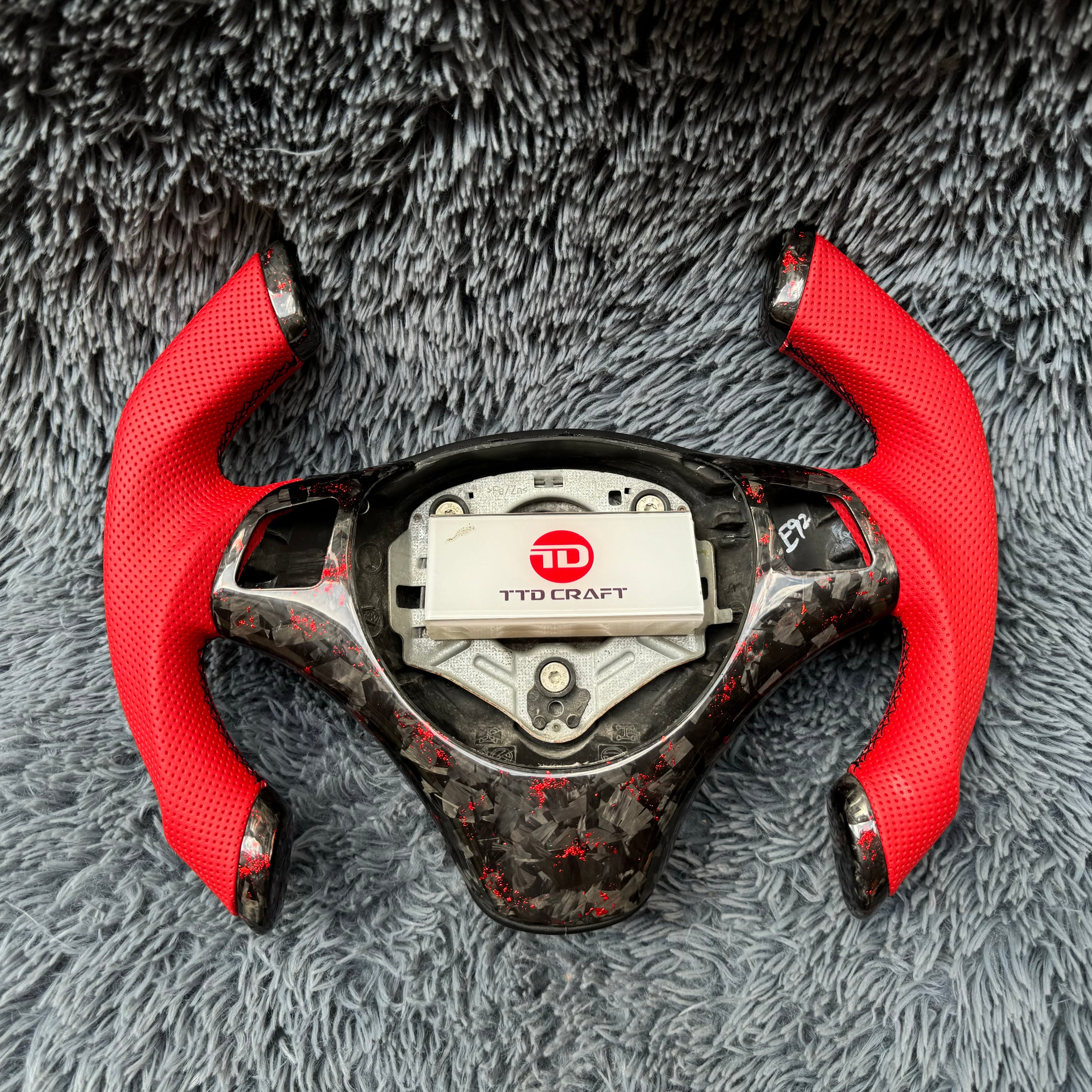 For BMW 1 SERIES E82 E88 / 3 SERIES E90 E91 E92 E93 / X1 E84 Forged Carbon Fiber Steering Wheel