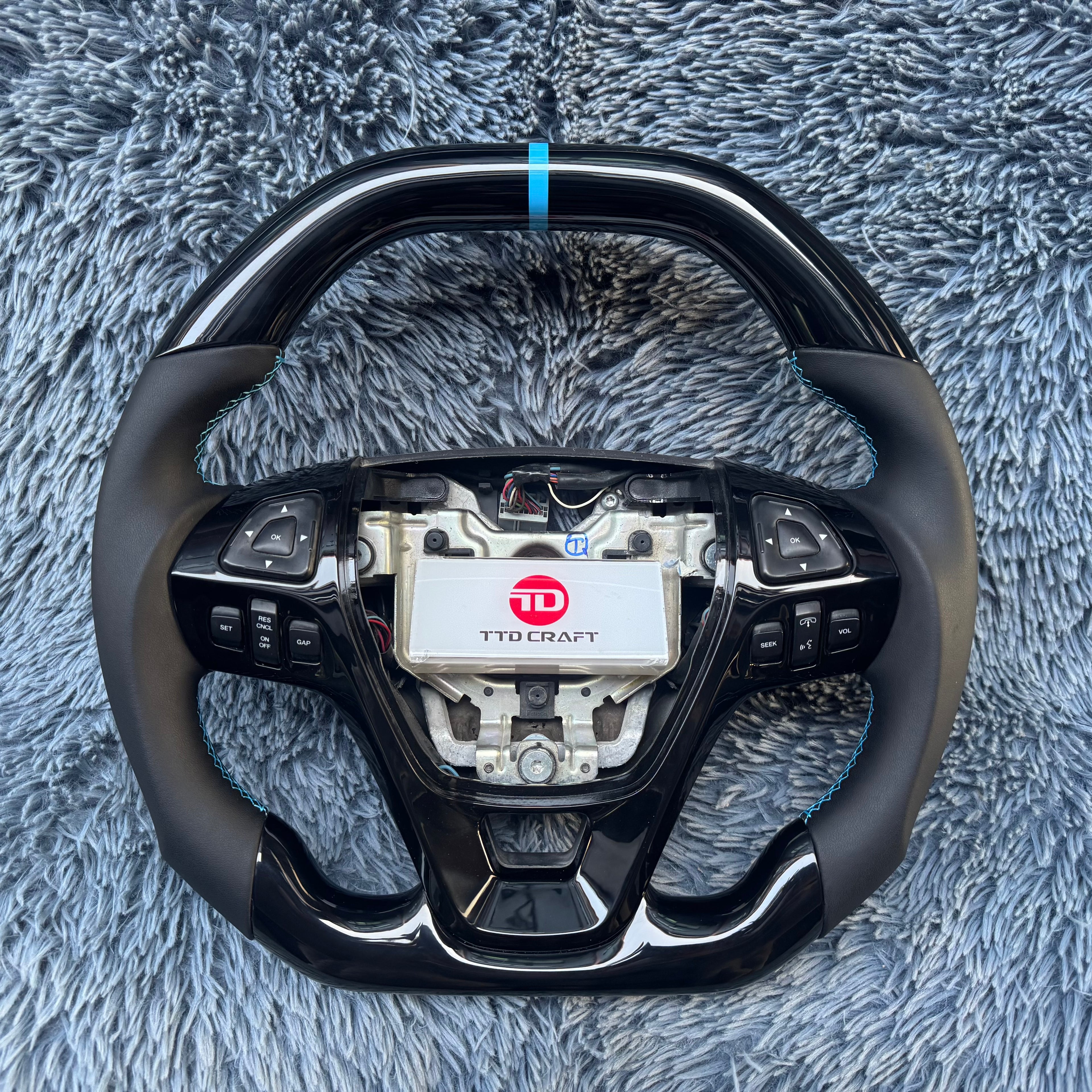 For Ford Explorer 2011-2015 Carbon Fiber Steering Wheel