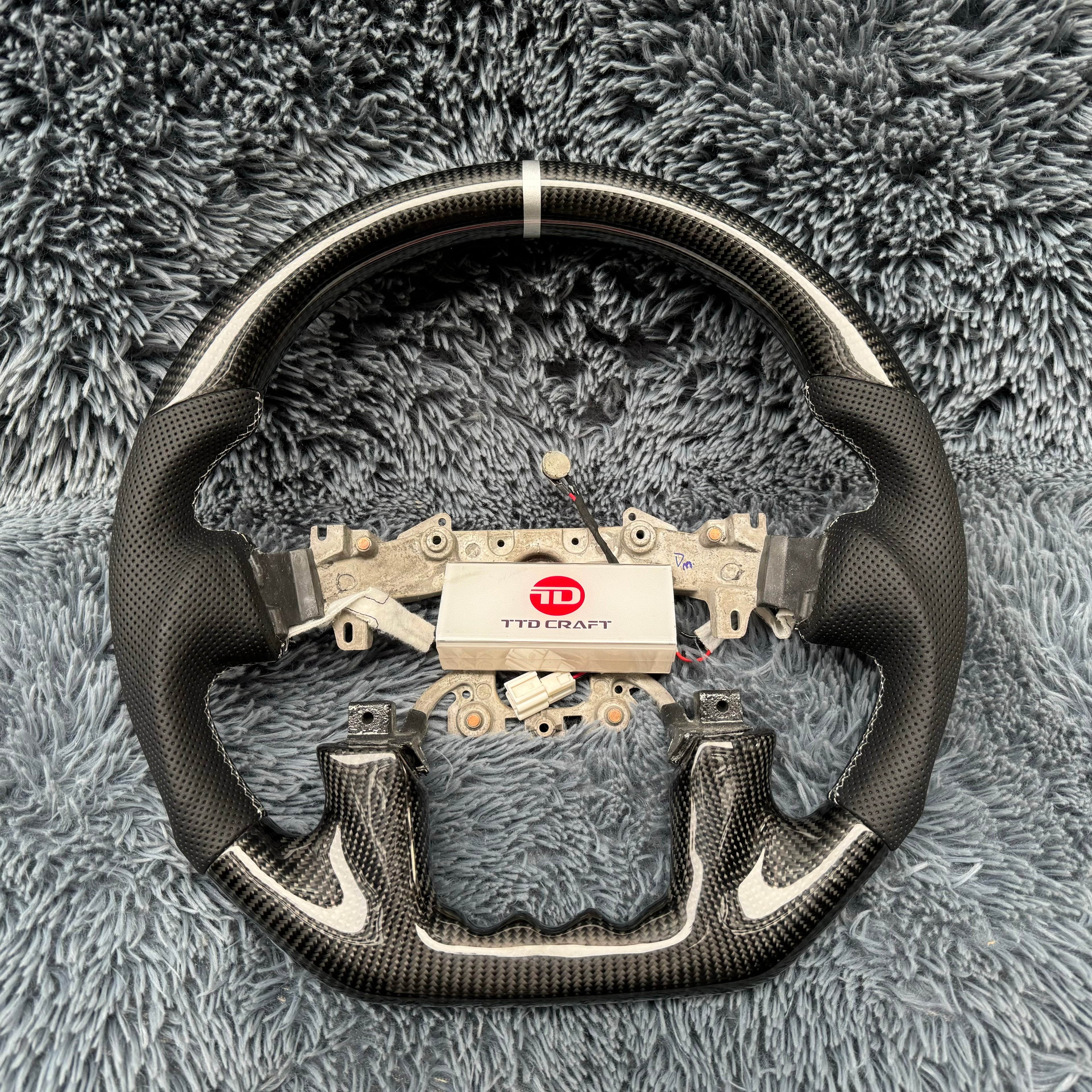 For Infiniti 2014-2024 QX80 Carbon Fiber Steering Wheel