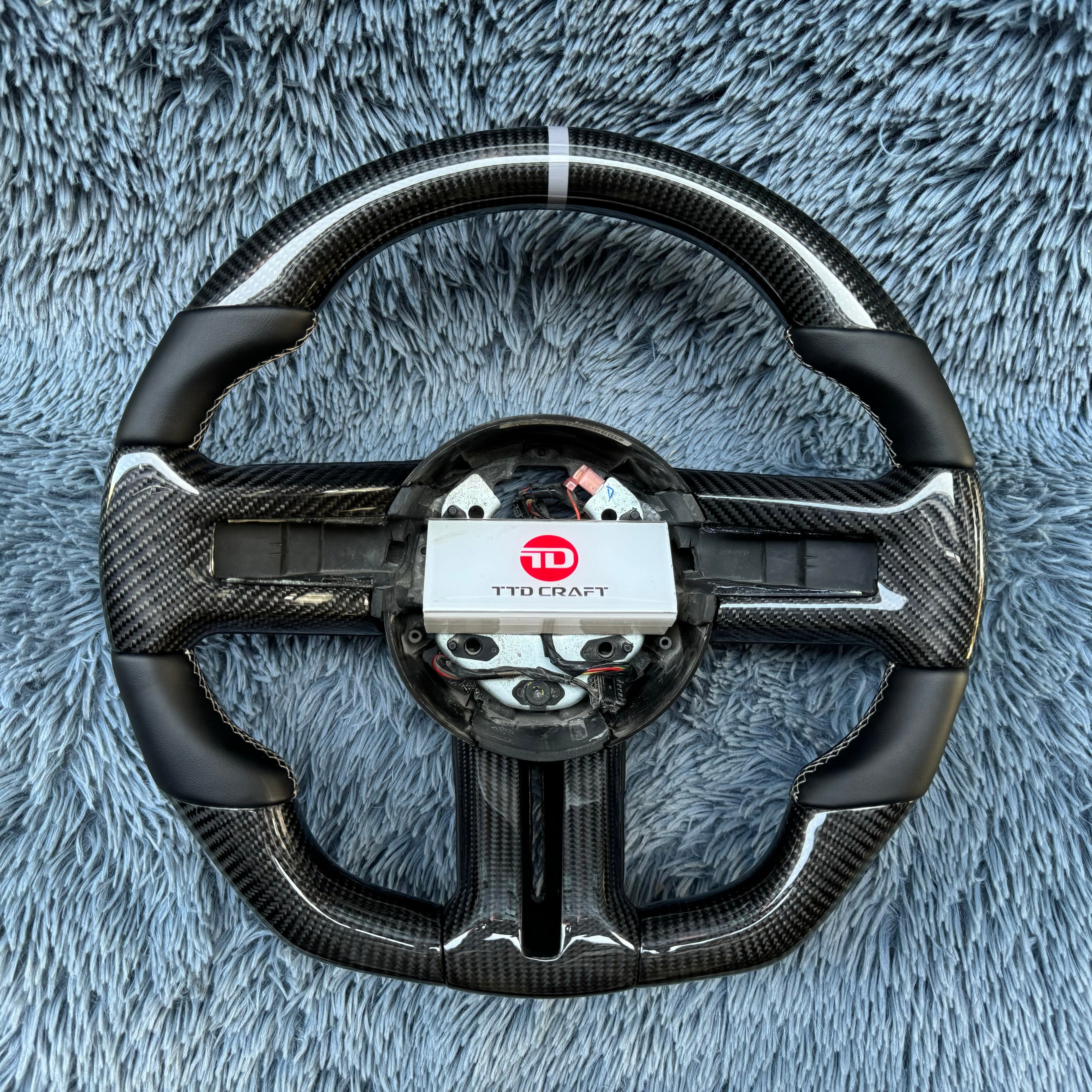 For Ford Mustang 2010-2014 Carbon Fiber Steering Wheel