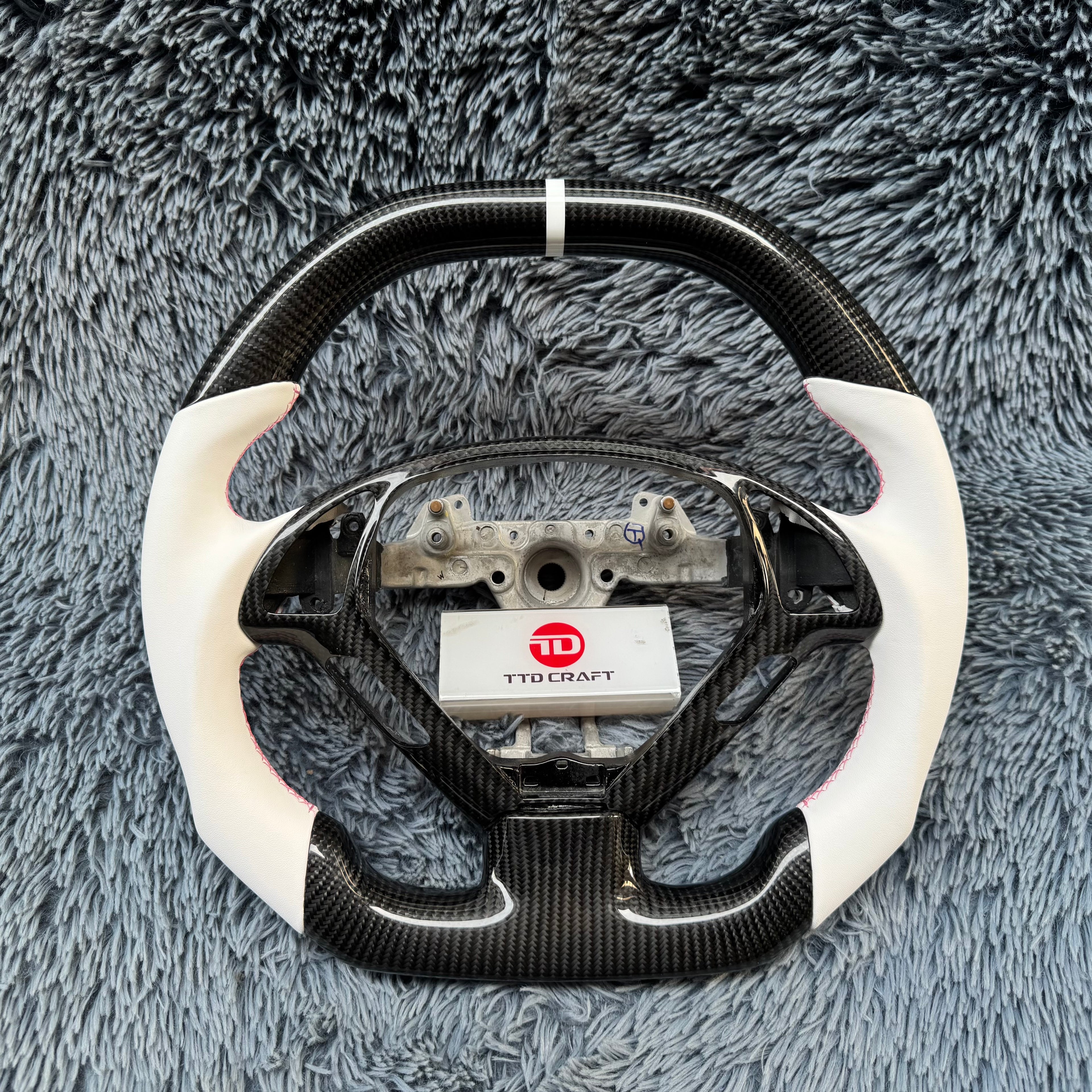 For Infiniti 2007-2015 G37 Carbon Fiber Steering Wheel