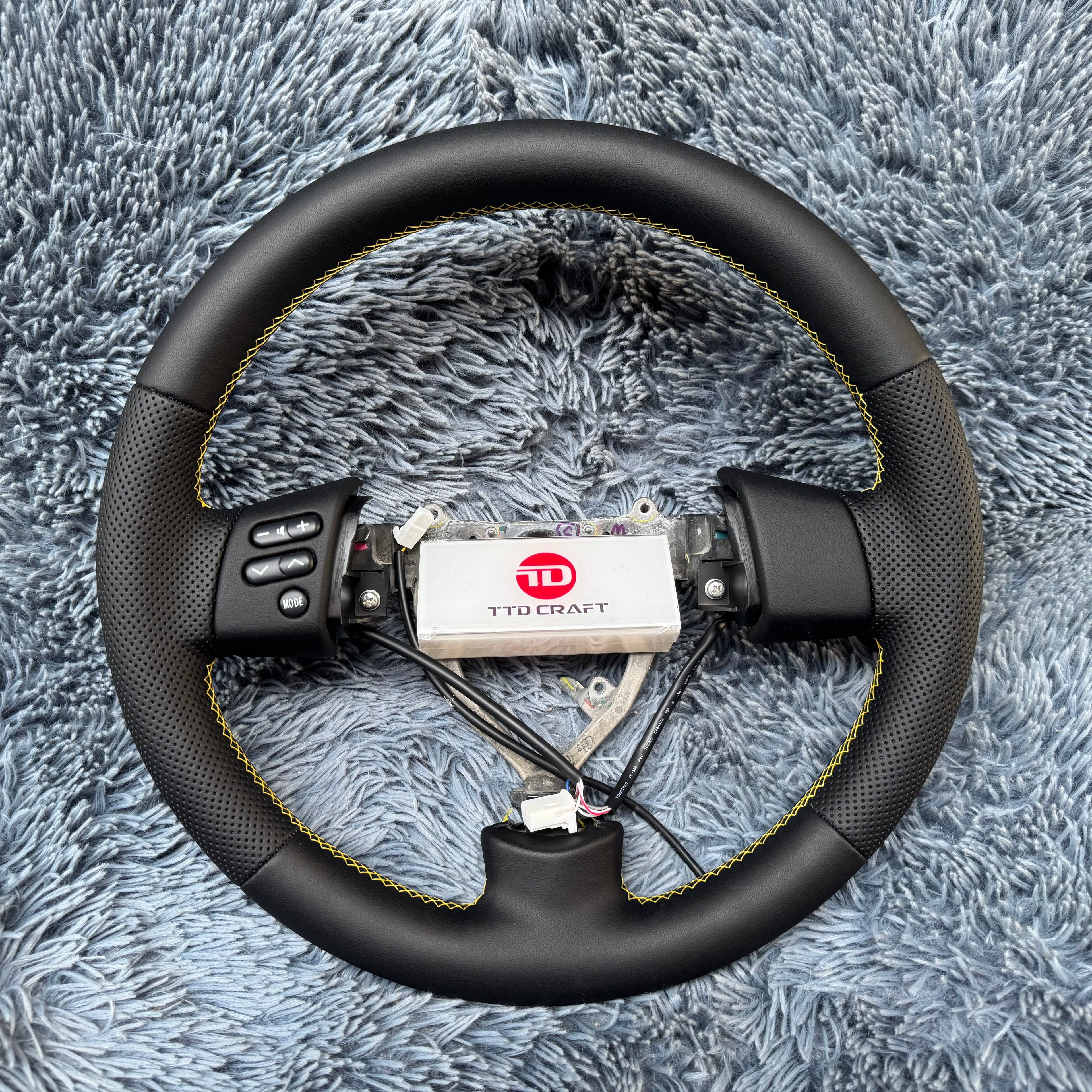 For Toyota 2007-2014 FJ Cruiser Leather Steering Wheel