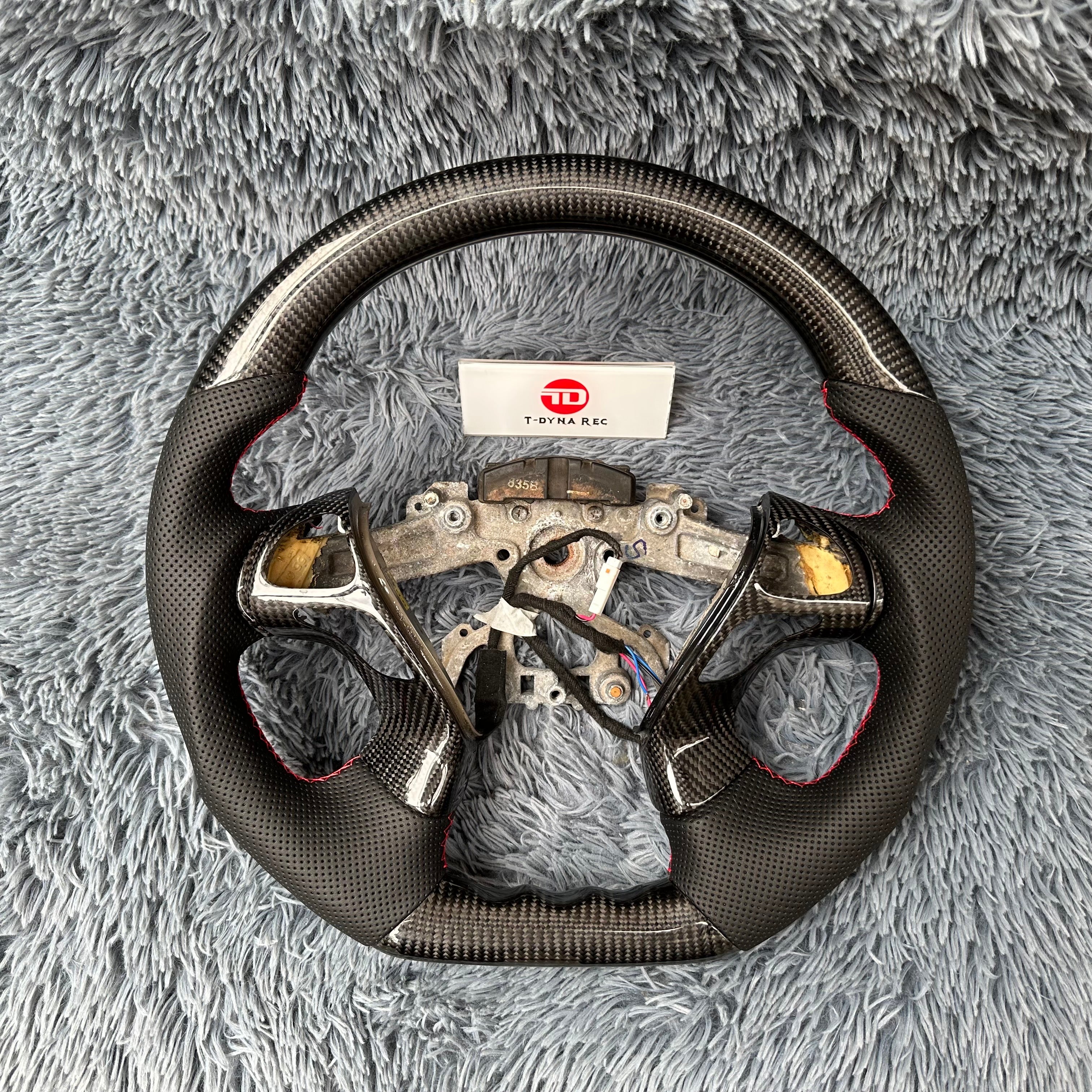 For Infiniti  QX60 / Q70/ M25 M35 M37 M56 Carbon Fiber Steering Wheel