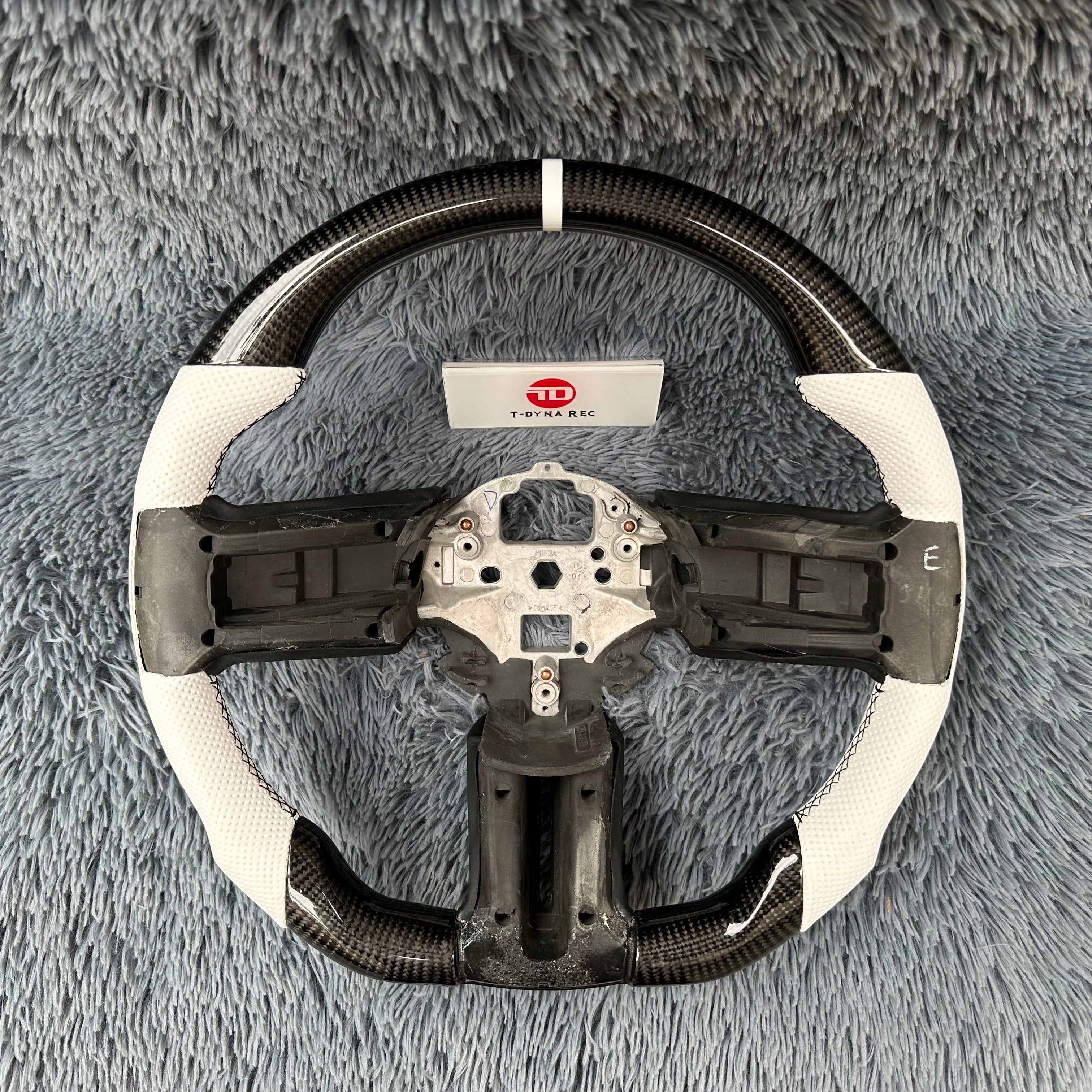 For Ford Mustang 2010-2014 Carbon Fiber Steering Wheel