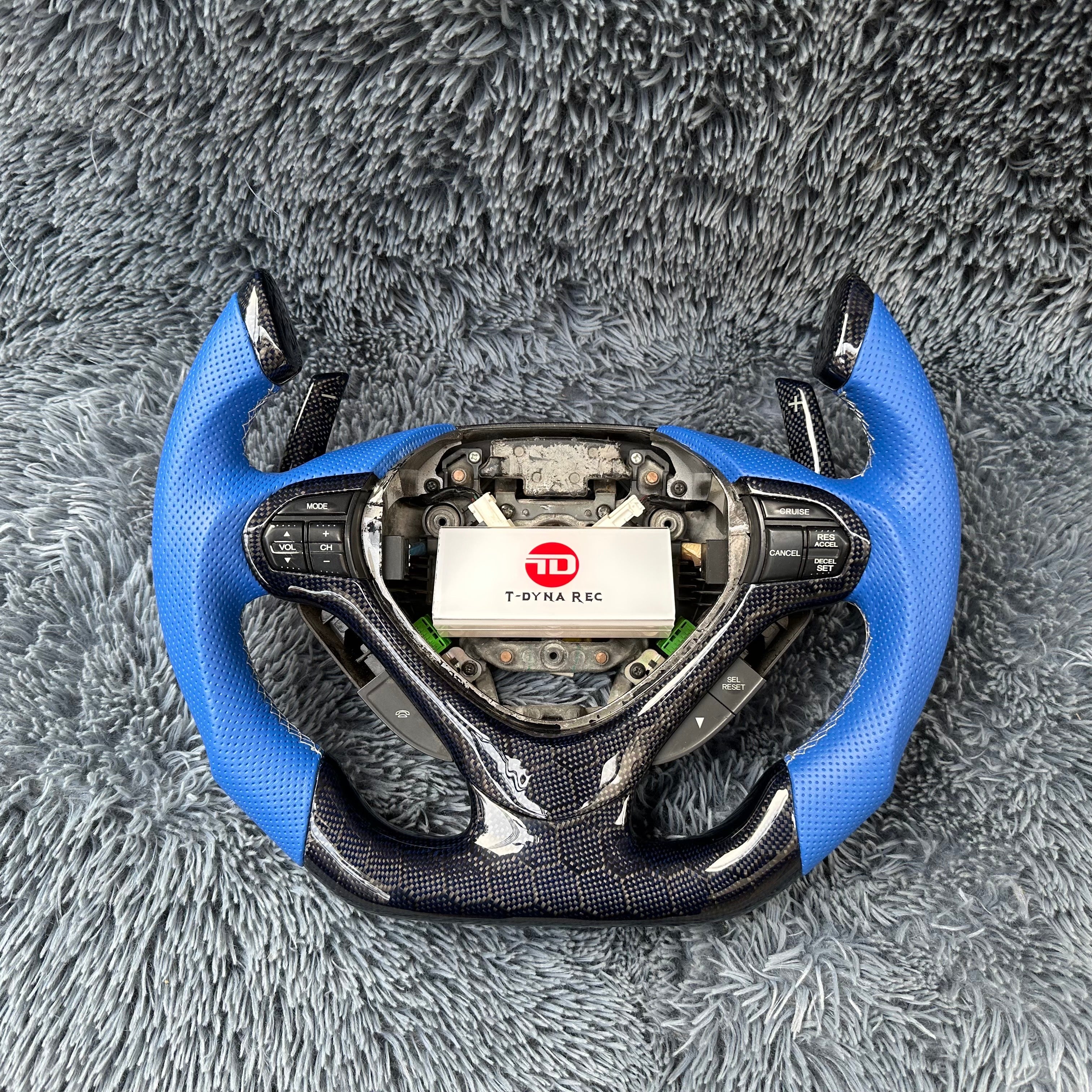 For Acura 2009-2014 TSX / Honda CU2 Carbon Fiber Steering Wheel