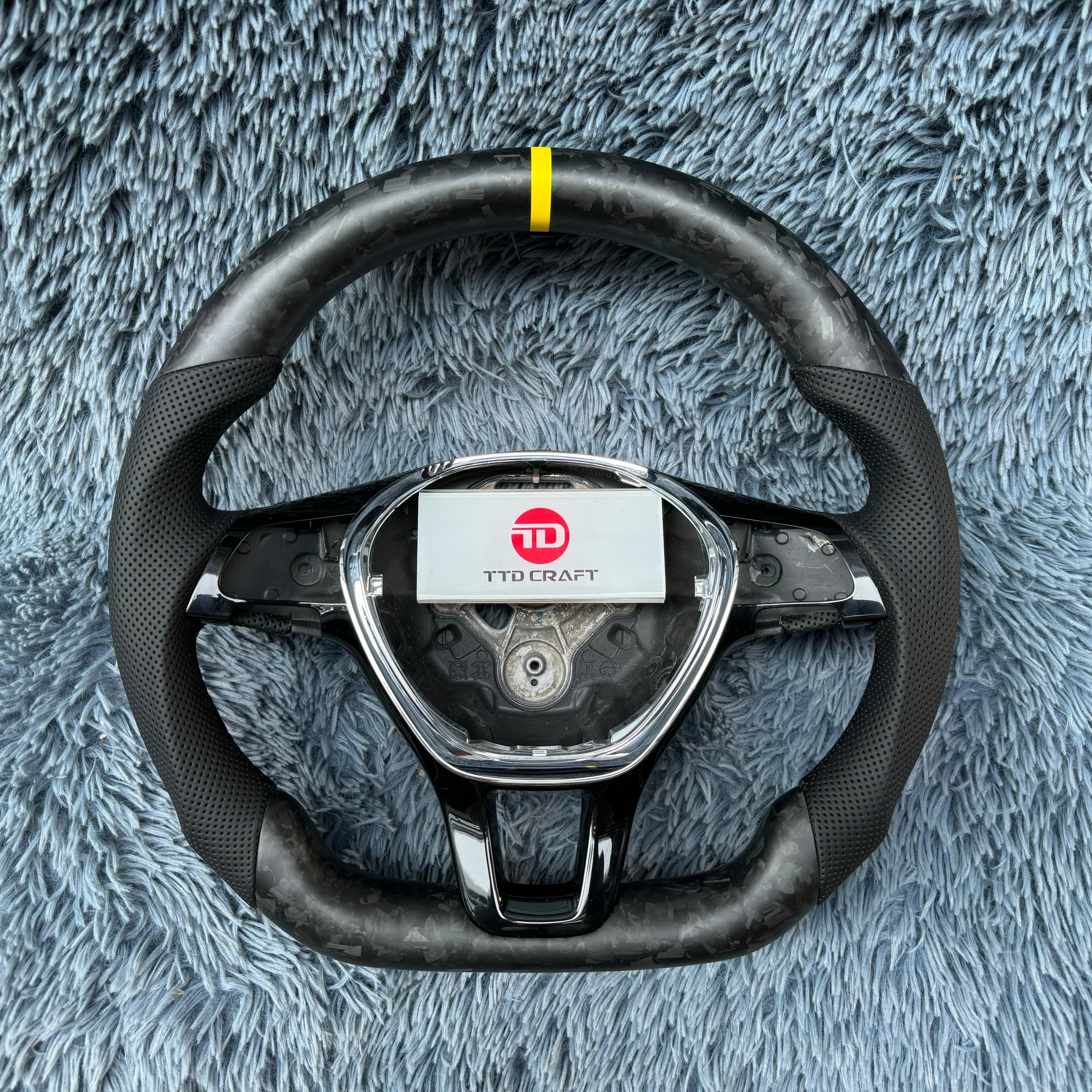 For Volkswagen 2016-2020 Passat Carbon Fiber Steering Wheel