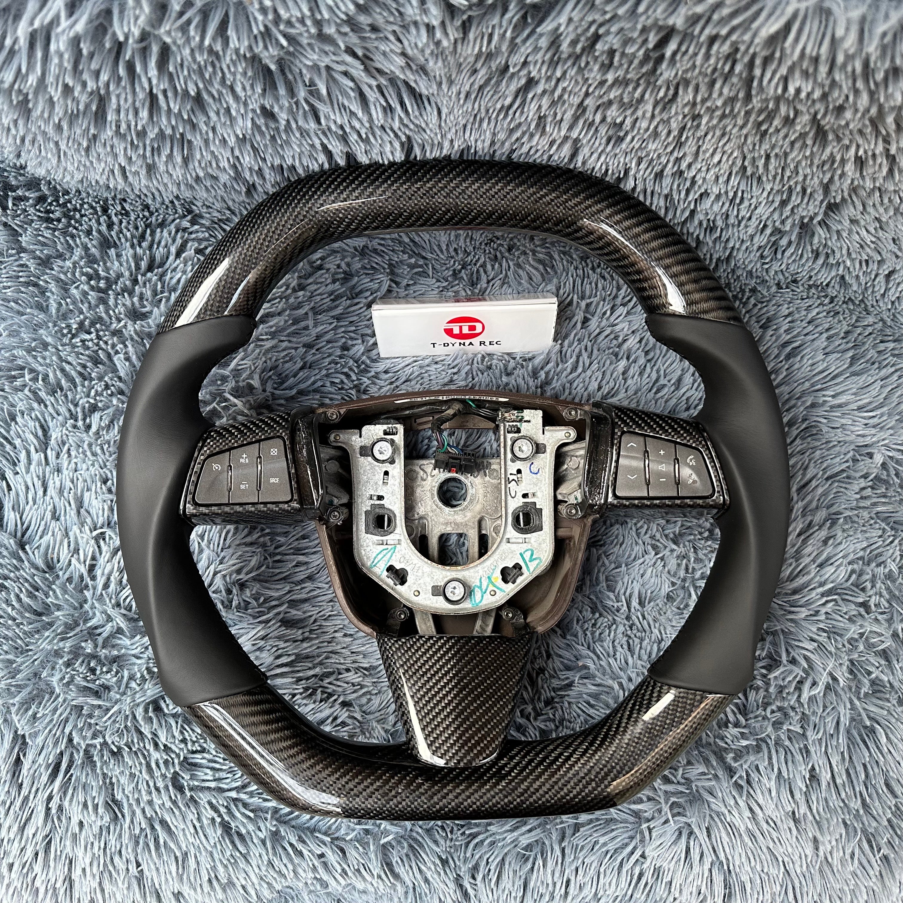 For 2008-2013 Cadillac V2 CTS-V CTS  Carbon Fiber Steering Wheel