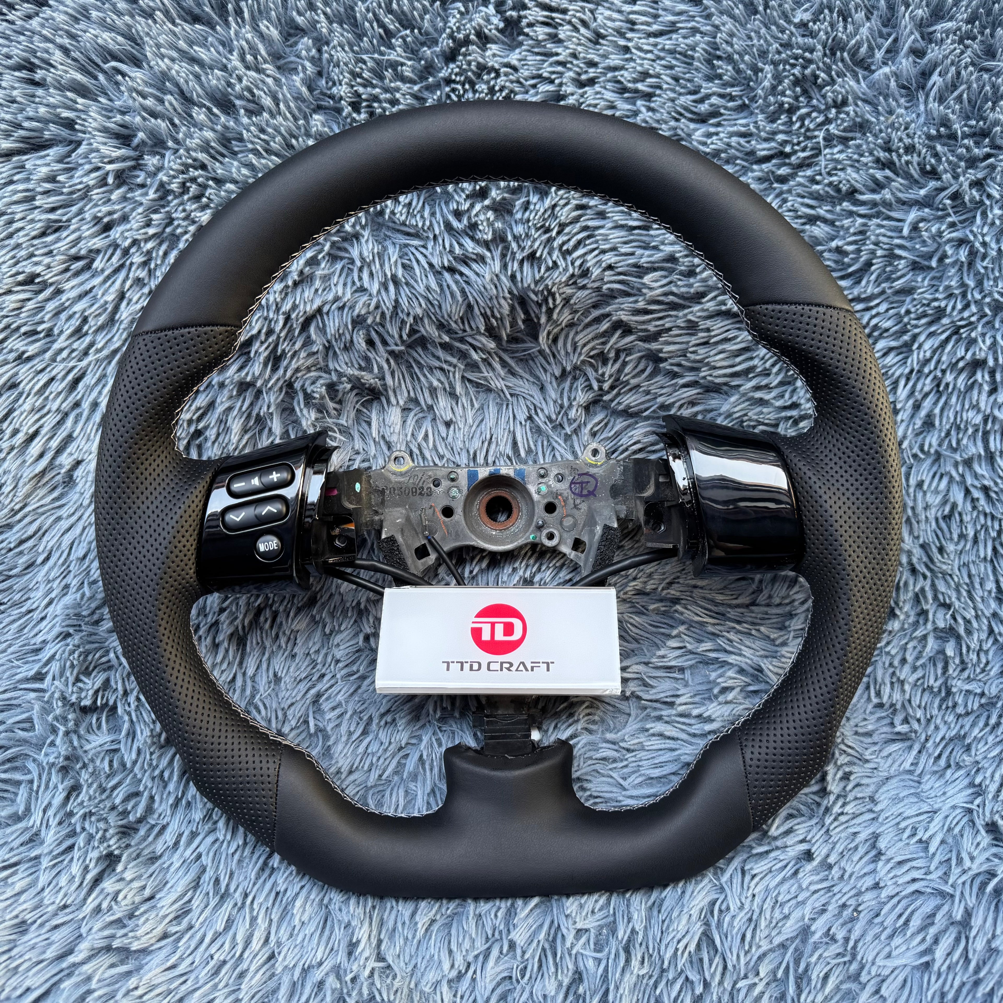 For Toyota 2007-2014 FJ Cruiser Leather Steering Wheel