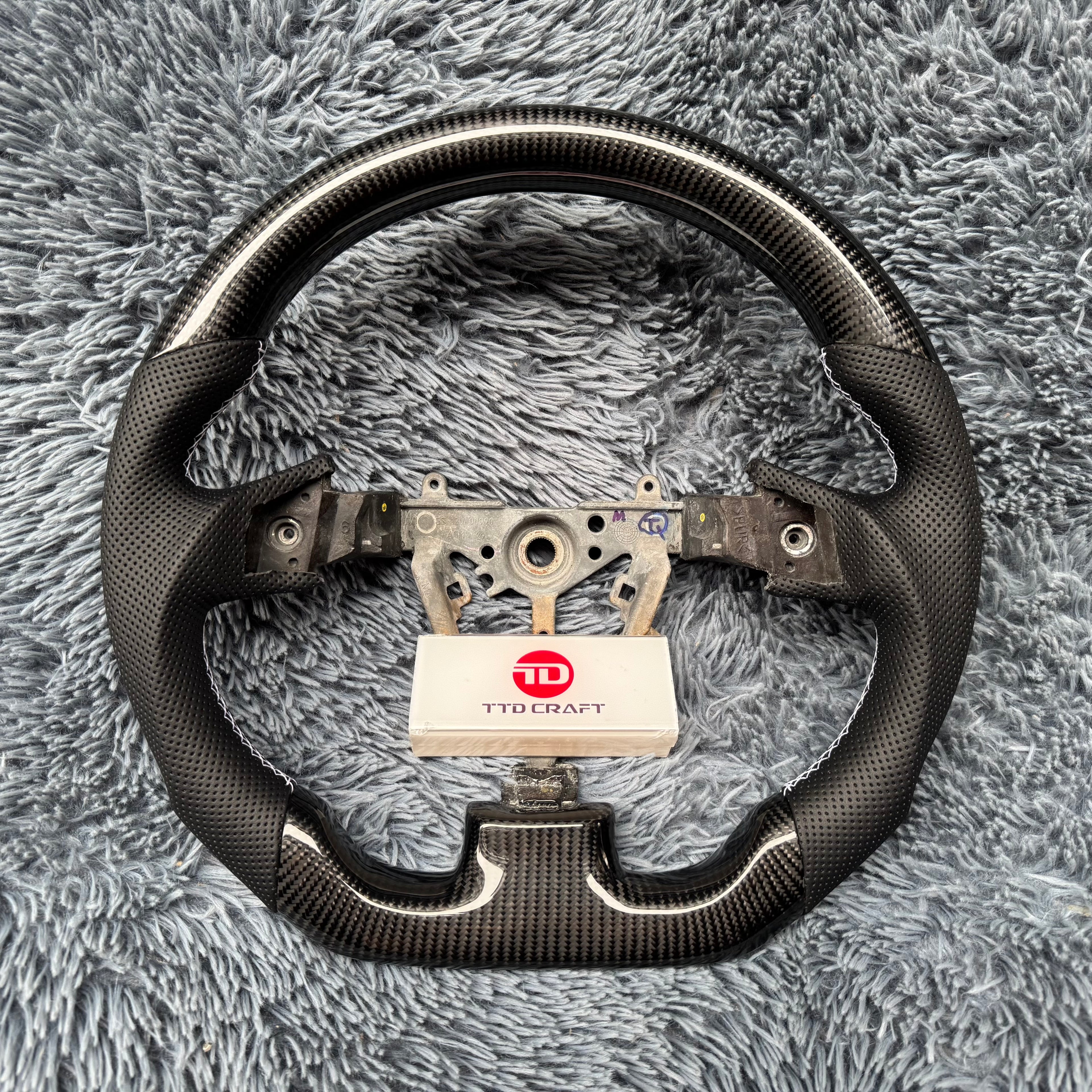For Subaru 2004-2007 WRX STI / Forester / Legacy Carbon Fiber Steering wheel