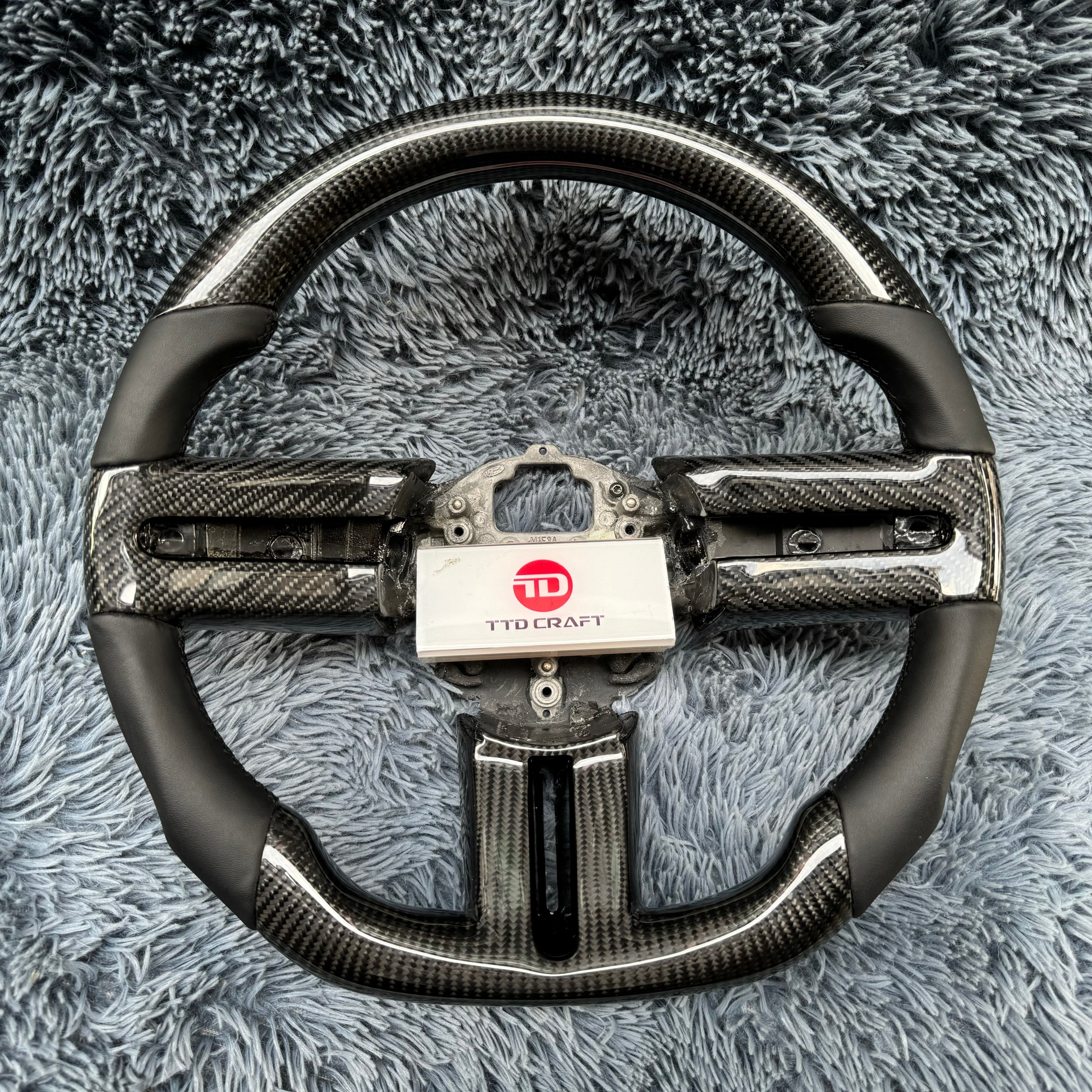 For Ford Mustang 2005-2009 Carbon Fiber Steering Wheel