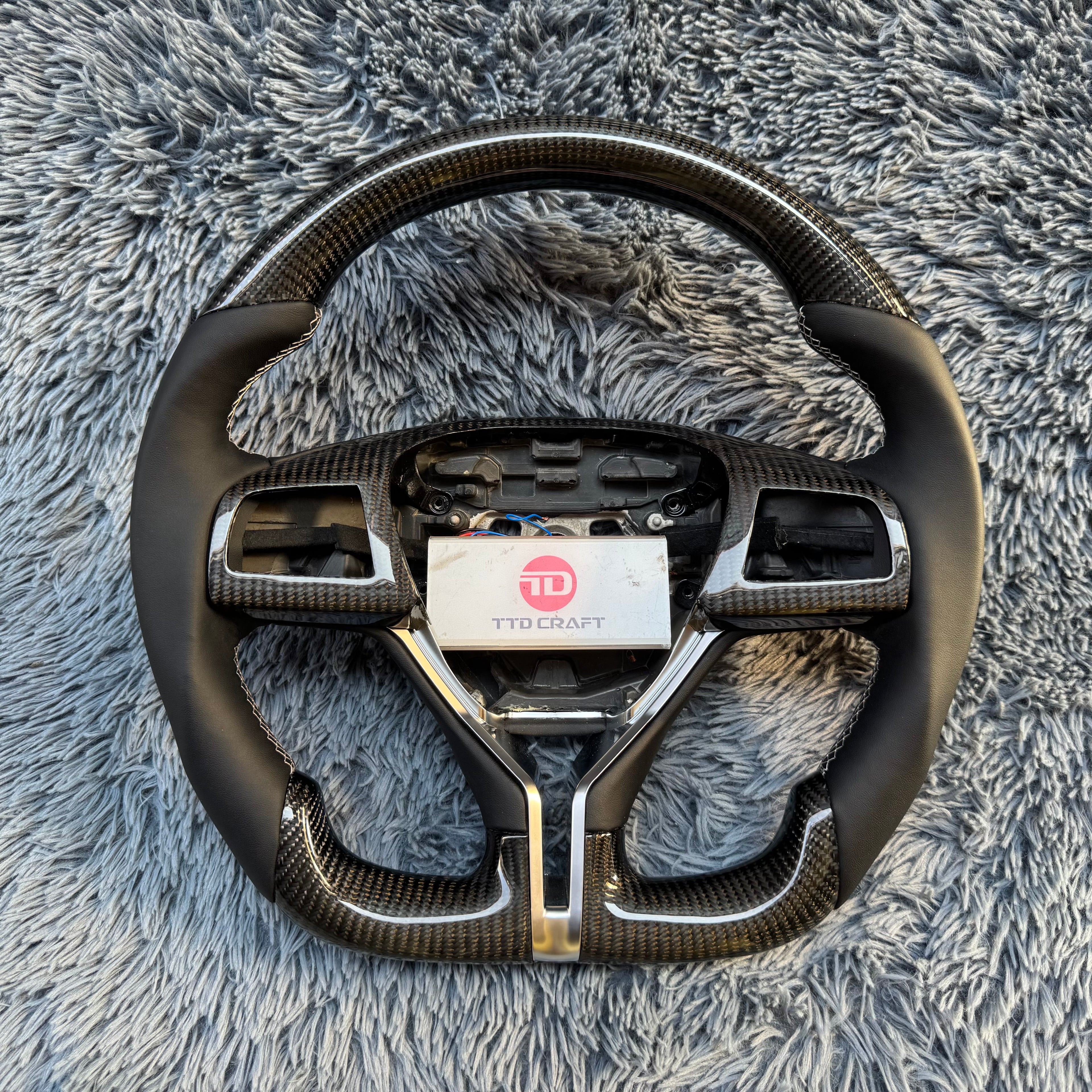 For Maserati 2014-2021 Ghibli / 2017-2023 Levante / 2014-2022 Quattroporte Carbon Fiber Steering Wheel Carbon Fiber Steering Wheel