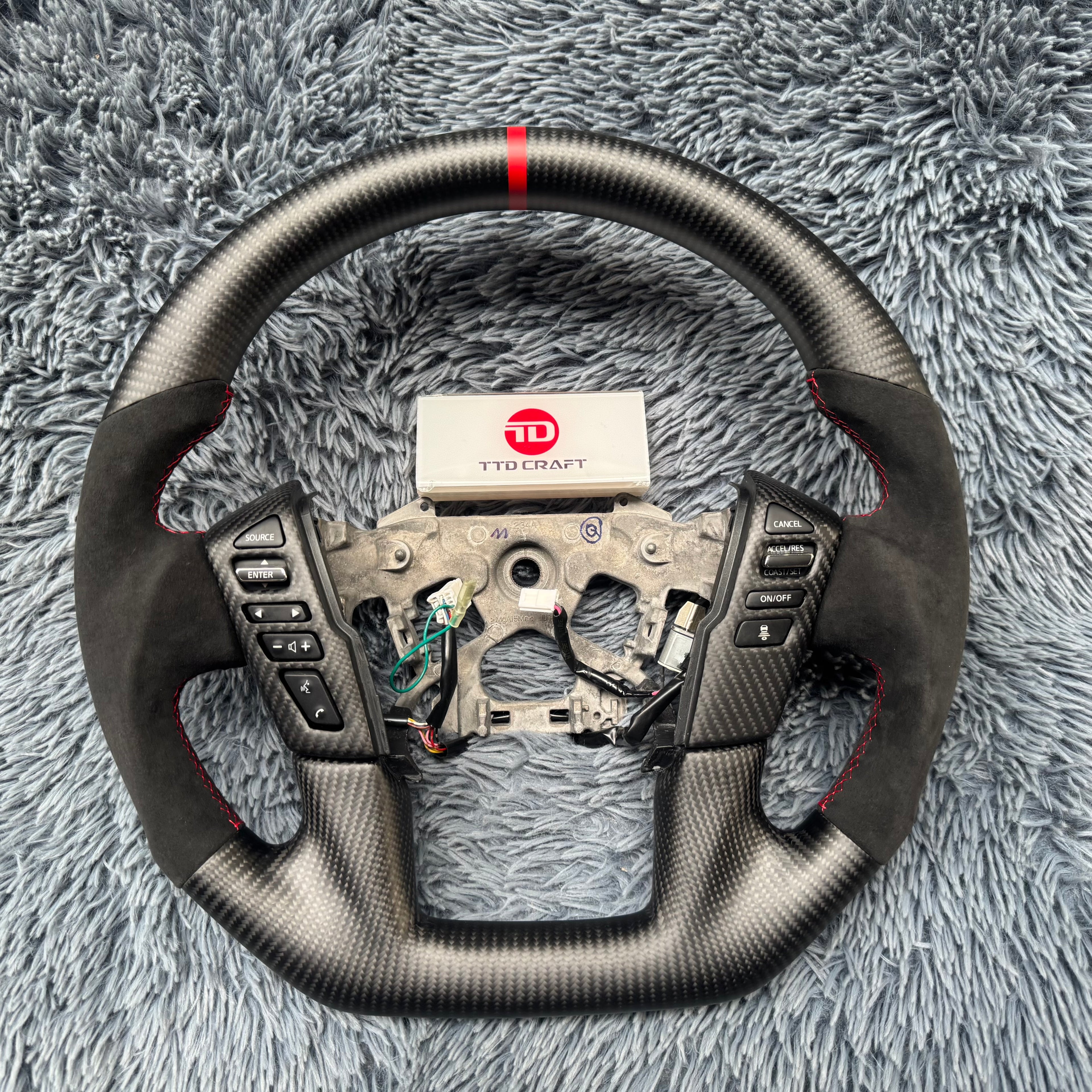 For Nissan 2015-2024 Titan Custom Carbon Fiber Steering Wheel