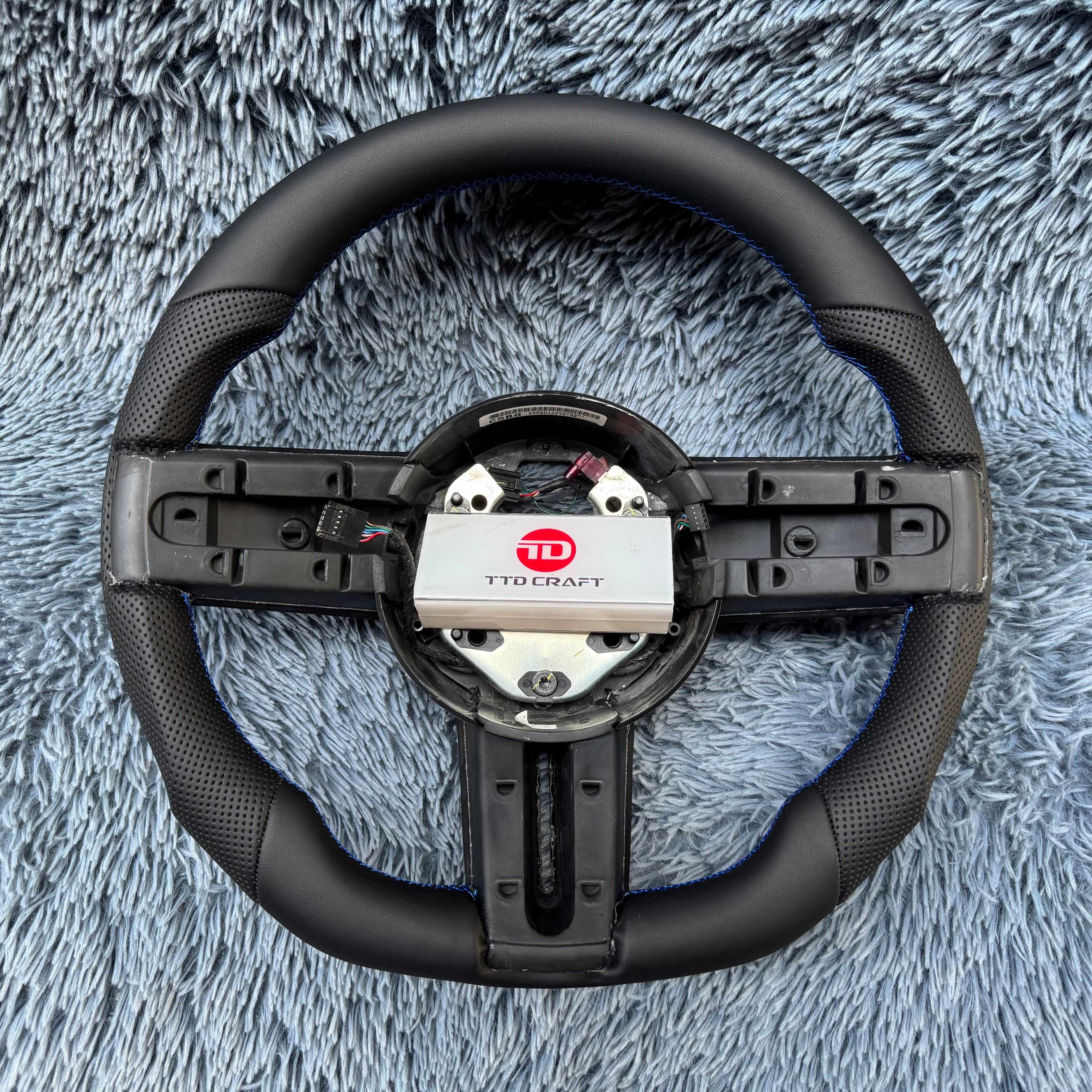 For Ford Mustang 2005-2009 Custom Leather  Steering Wheel