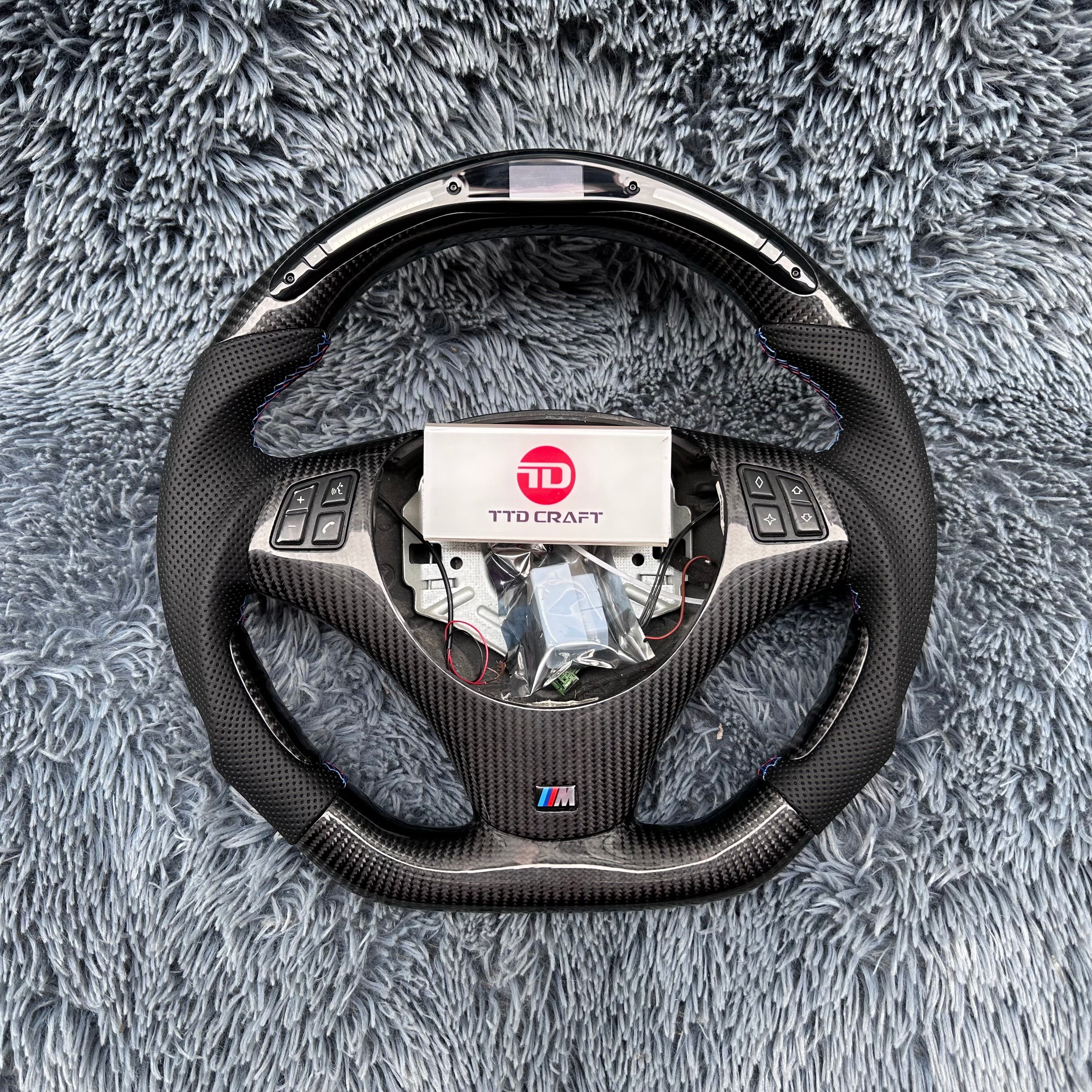 For BMW 1 SERIES E82 E88 / 3 SERIES E90 E91 E92 E93 / X1 E84 LED Carbon Fiber Steering Wheel