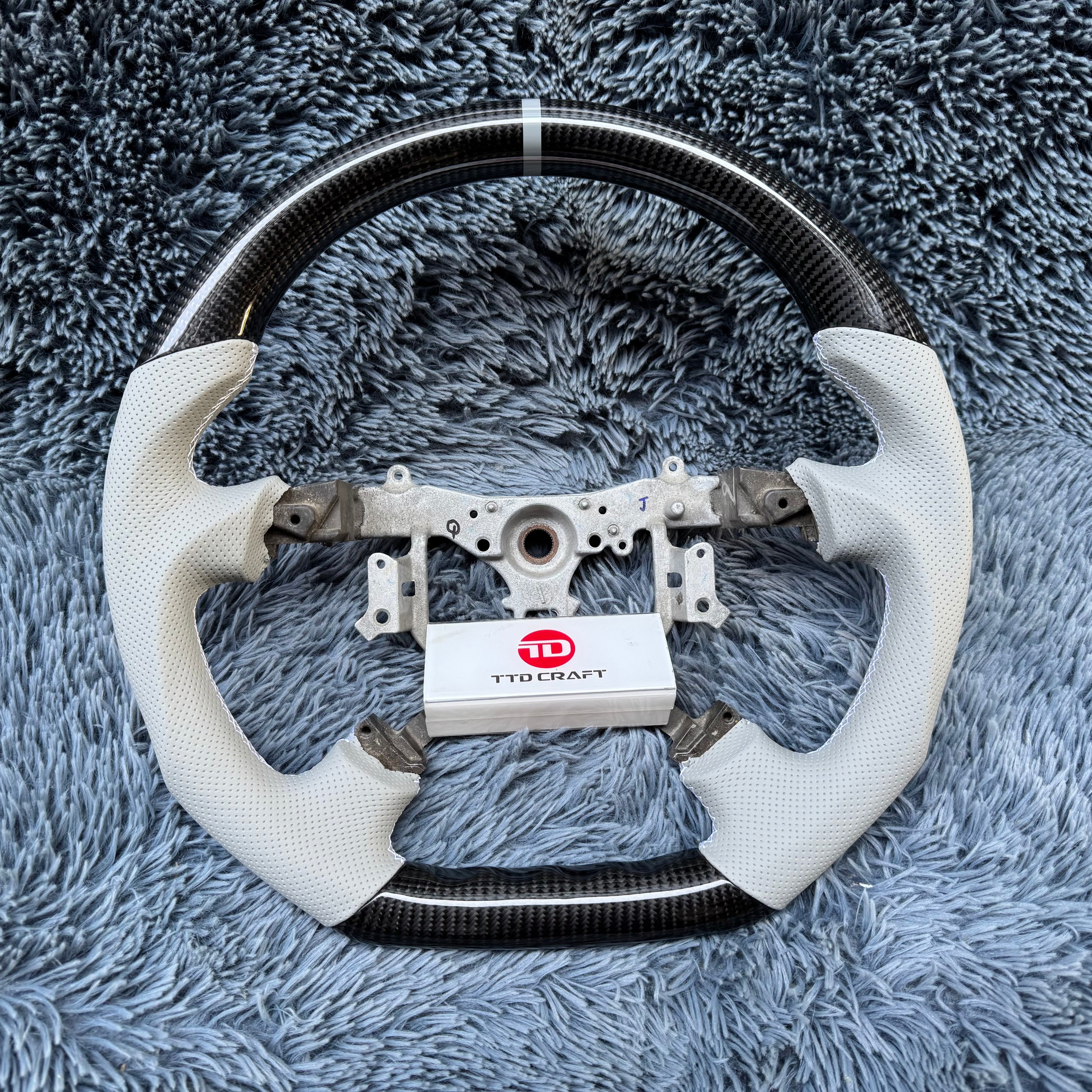 For Toyota 2005-2011 Tacoma /4 runner Carbon Fiber Steering Wheel