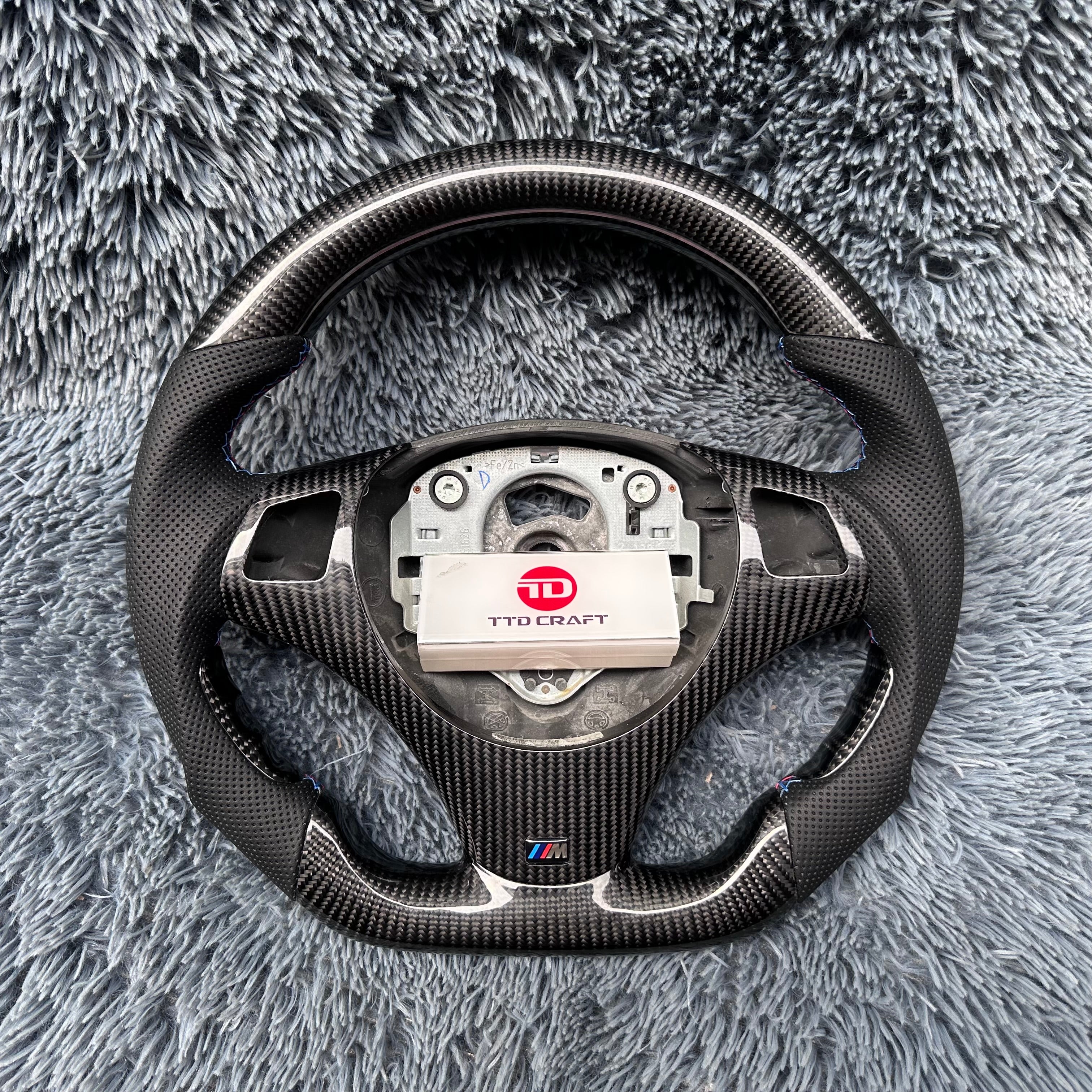 For BMW 1 SERIES E82 E88 / 3 SERIES E90 E91 E92 E93 / X1 E84 Carbon Fiber Steering Wheel