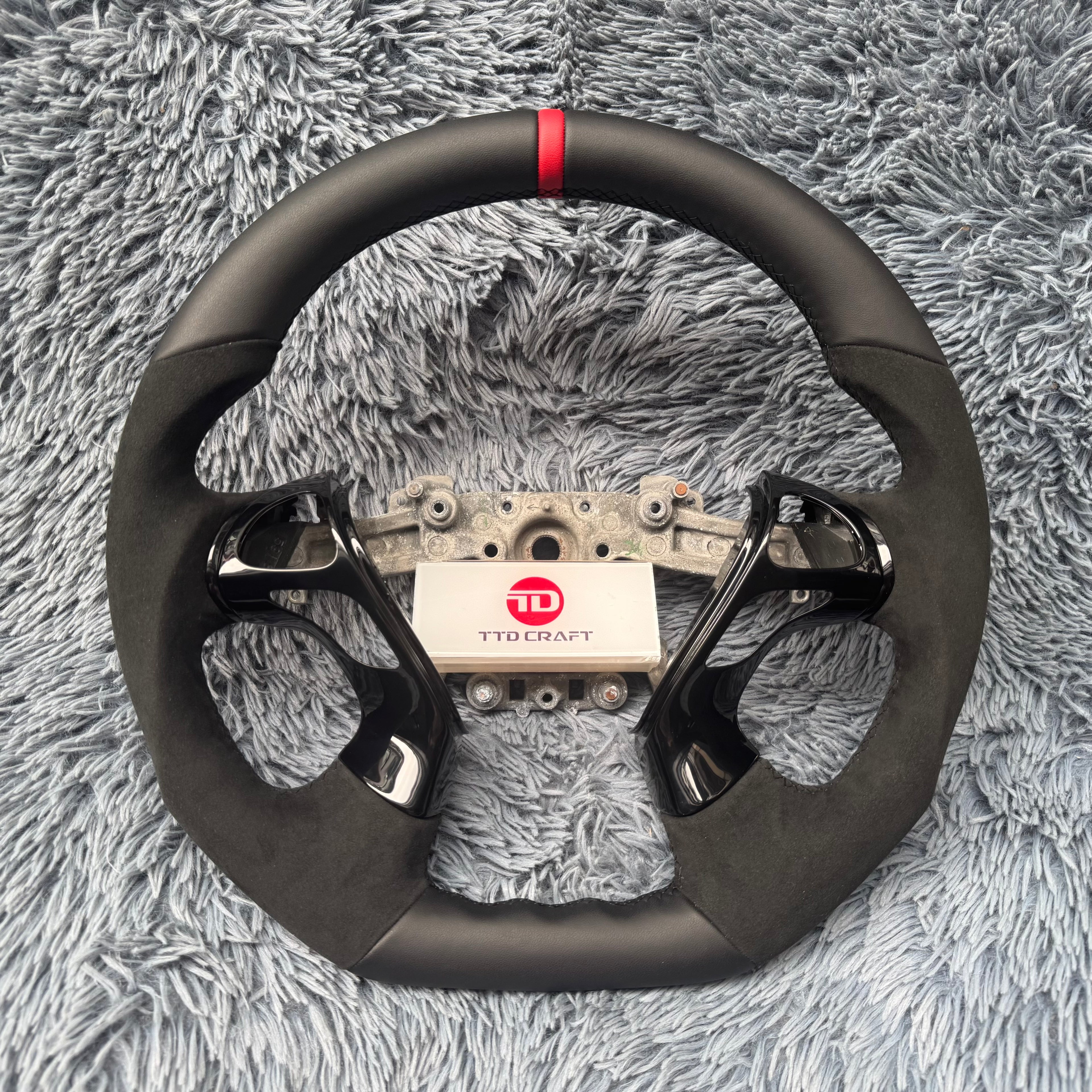 For Infiniti  QX60 / Q70/ M25 M35 M37 M56 Carbon Fiber Steering Wheel