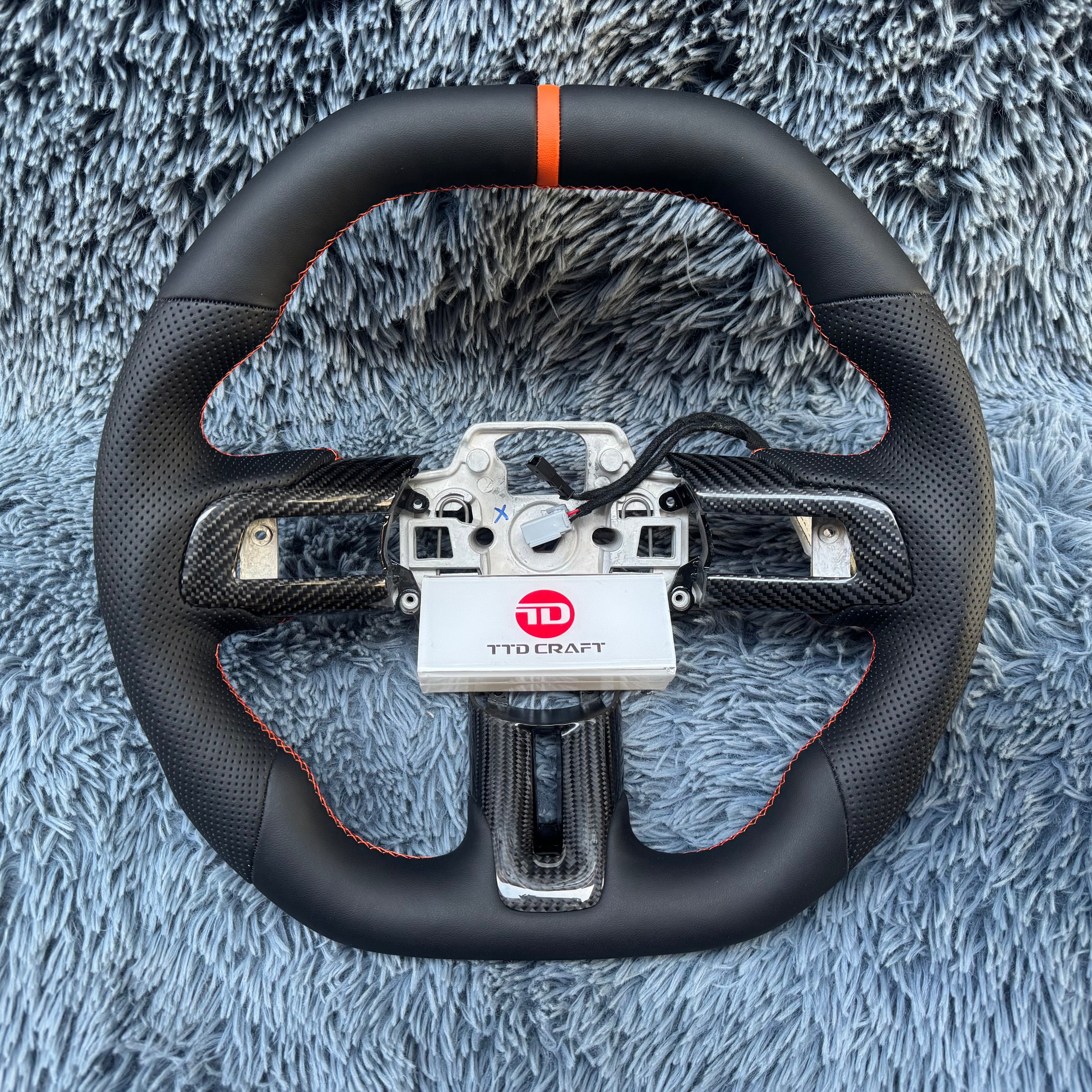 For Ford Mustang 2015-2017 Custom Carbon Fiber Steering Wheel