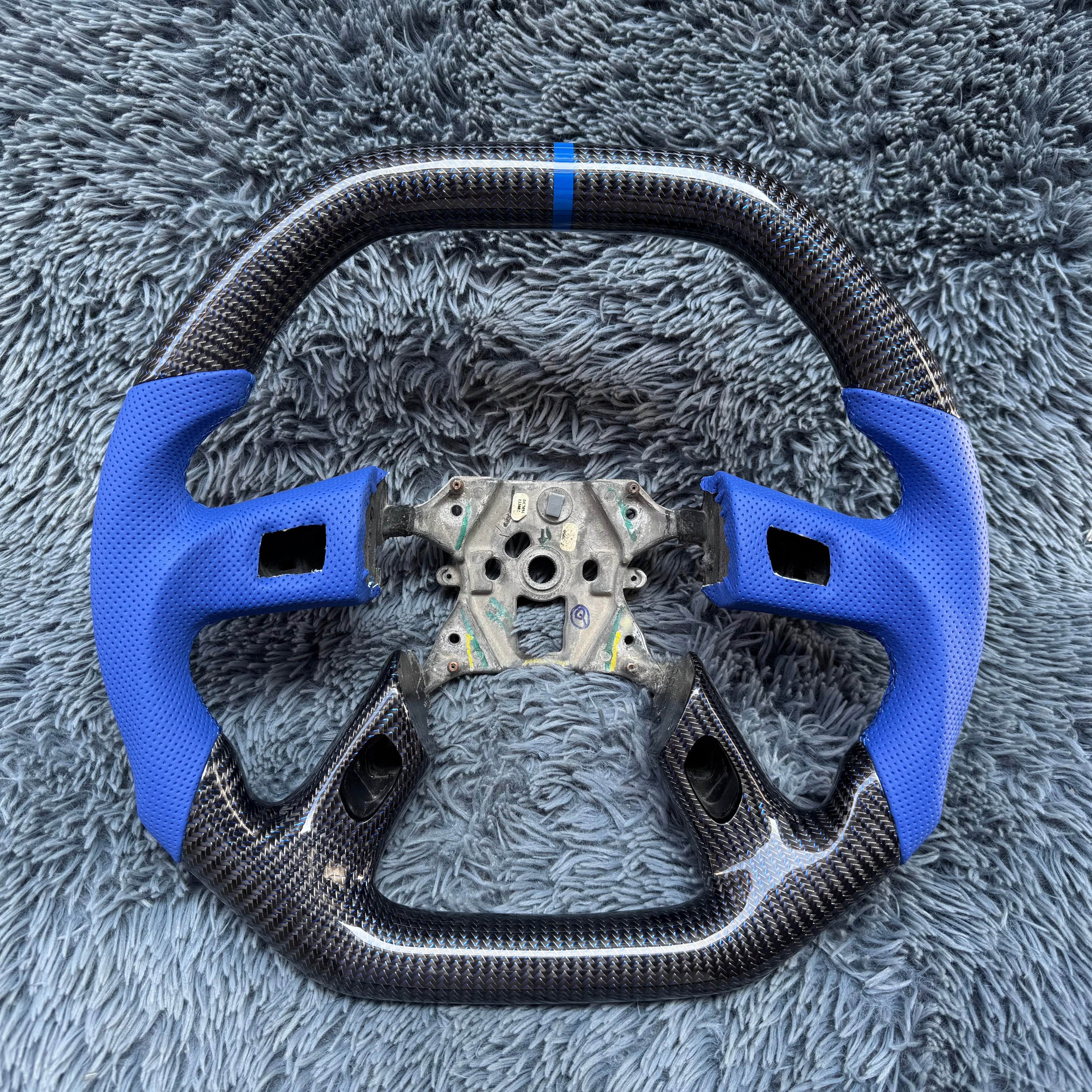 For 2003-2007 Hummer H2 Carbon Fiber Steering Wheel