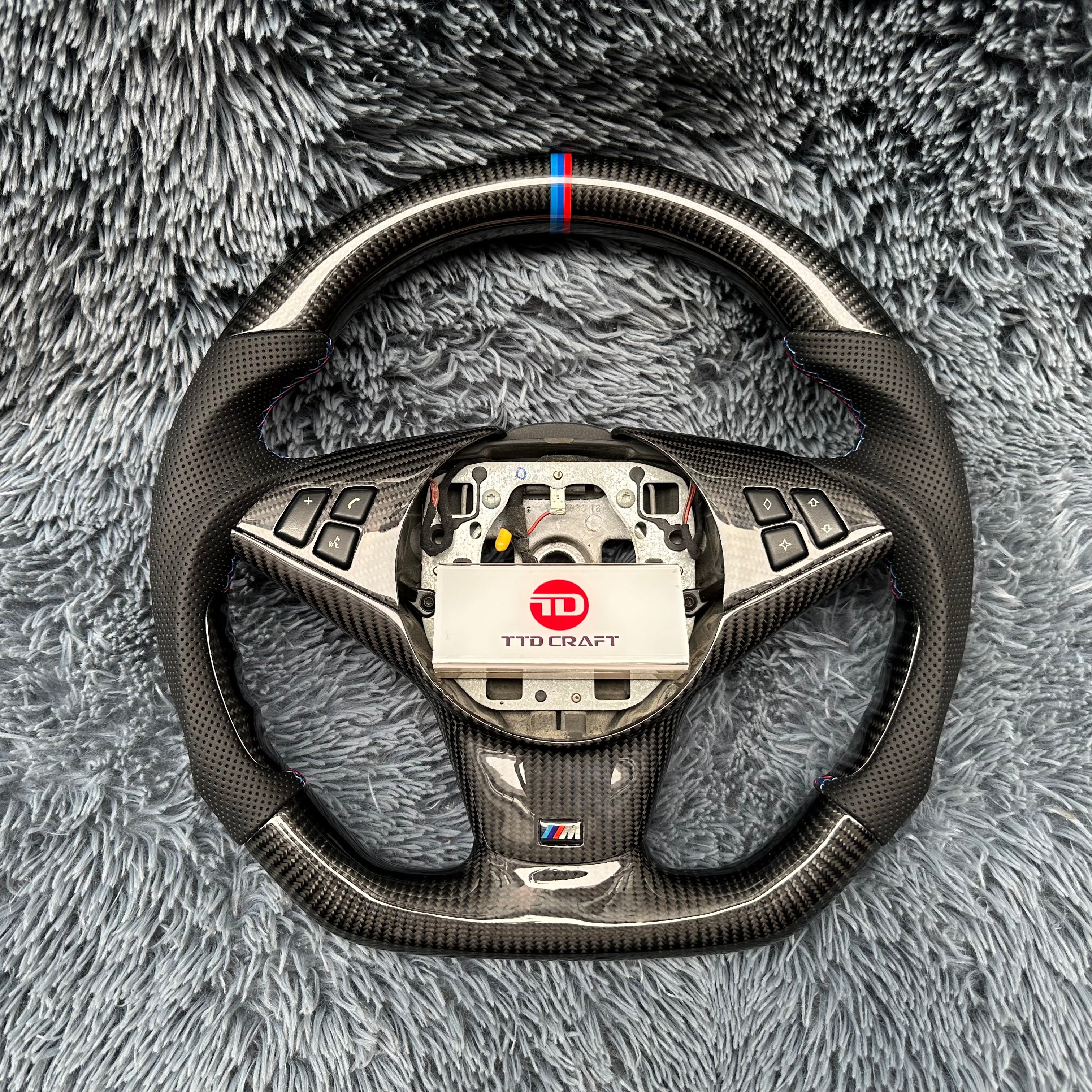 For BMW 5 SERIES E60 E61 / 6 SERIES E63 E64 Carbon Fiber Steering Wheel