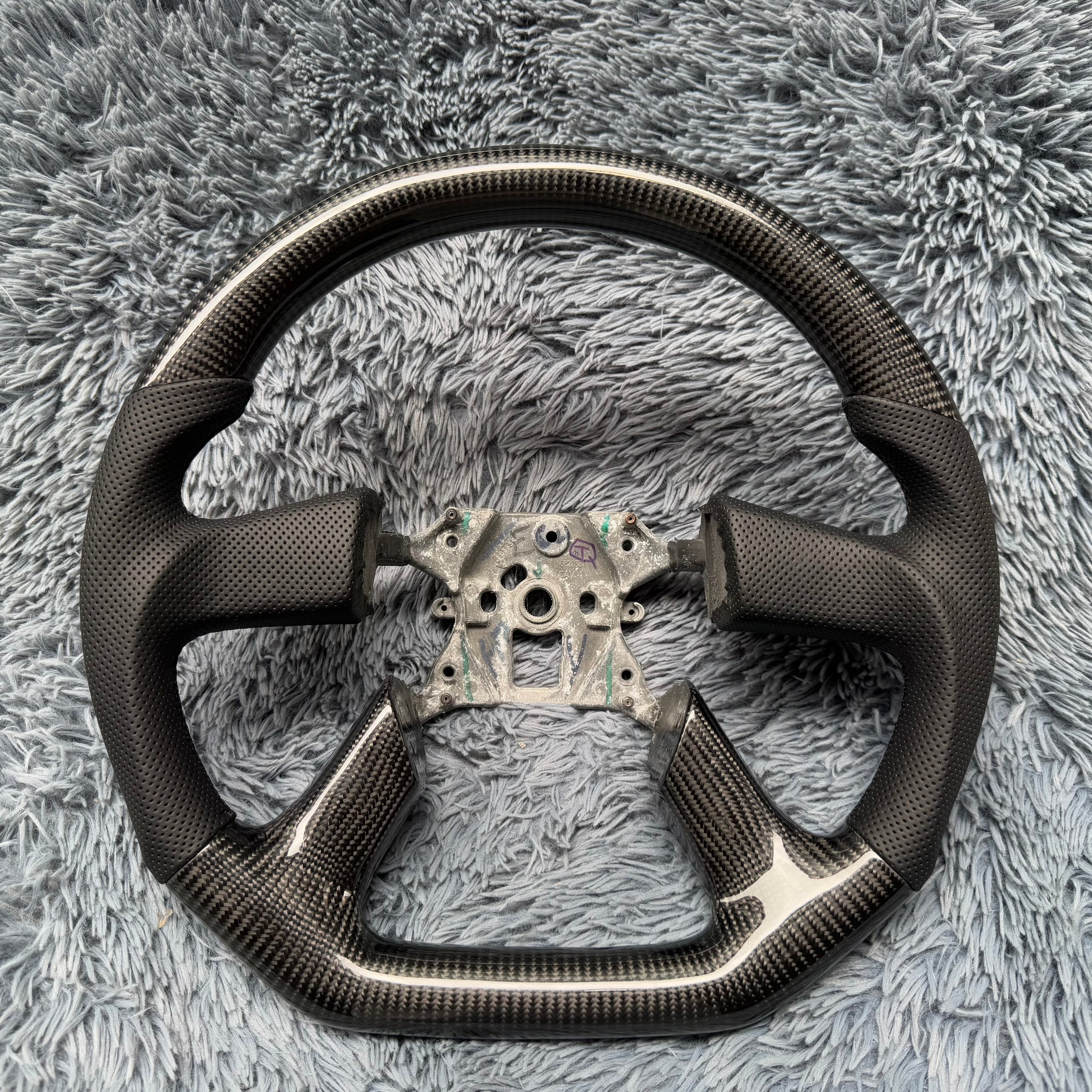 For 2003-2007 Hummer H2 Custom Carbon Fiber Steering Wheel