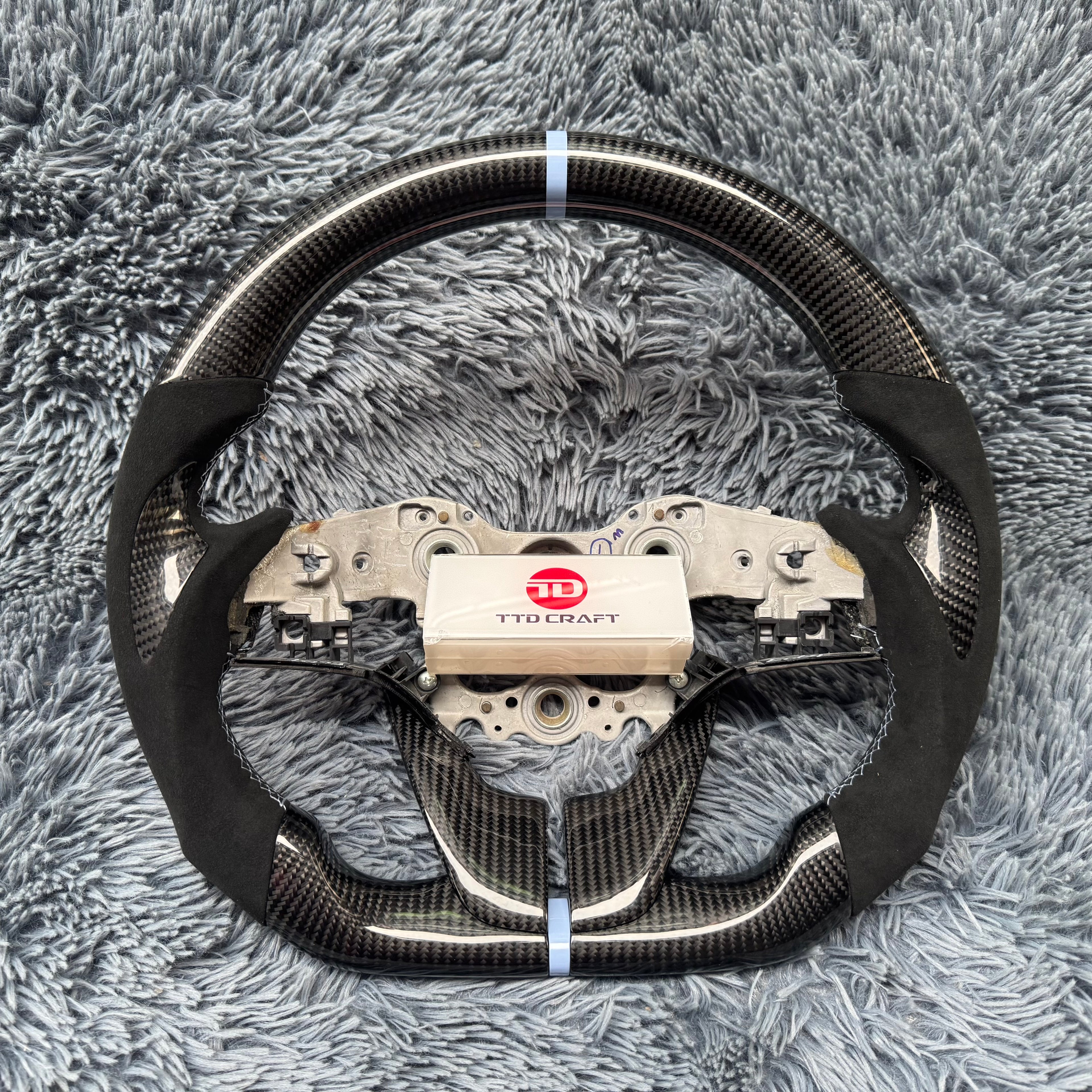 For Hyundai Elantra 2017–2020 Custom Carbon Fiber Steering Wheel