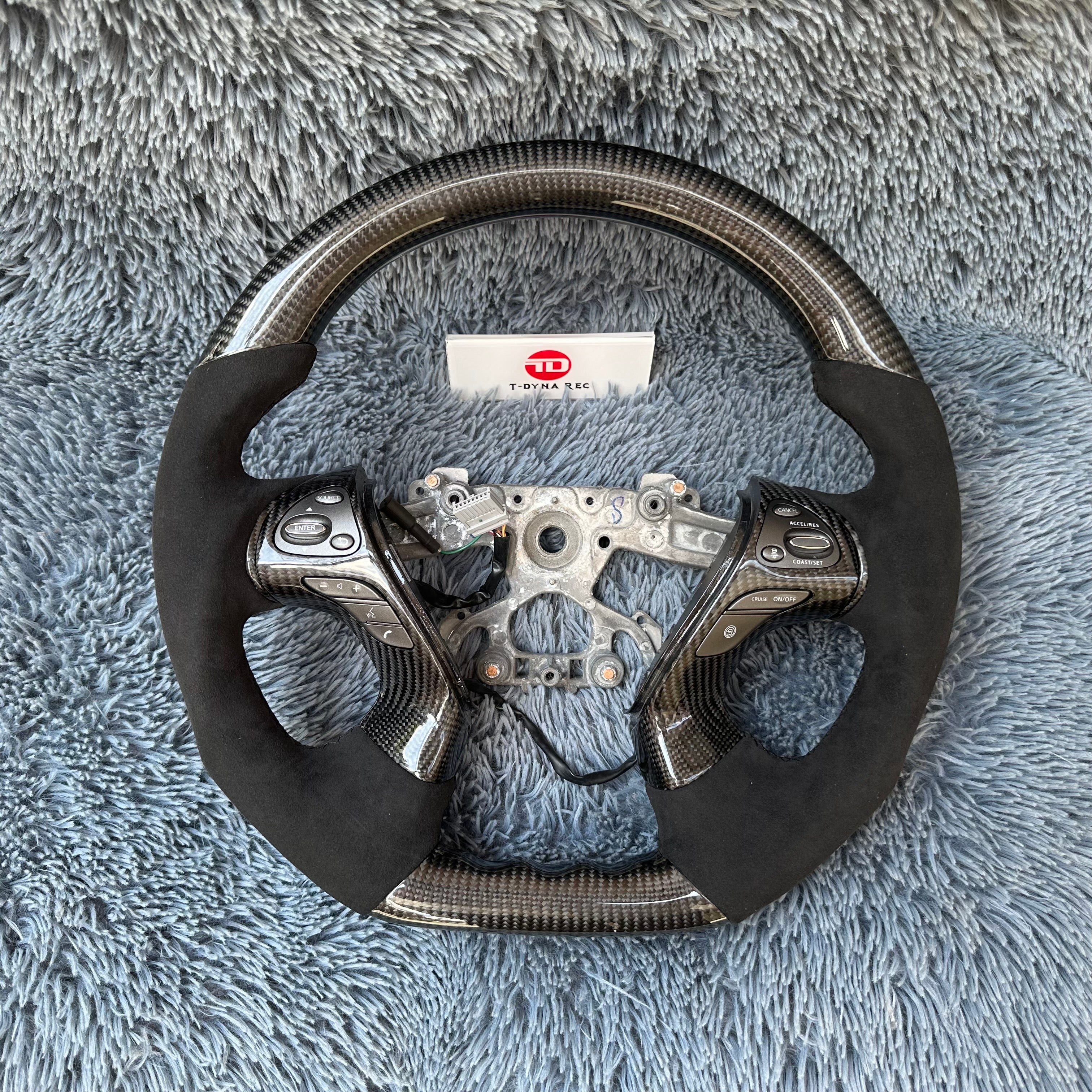 For Infiniti  QX60 / Q70/ M25 M35 M37 M56 Carbon Fiber Steering Wheel