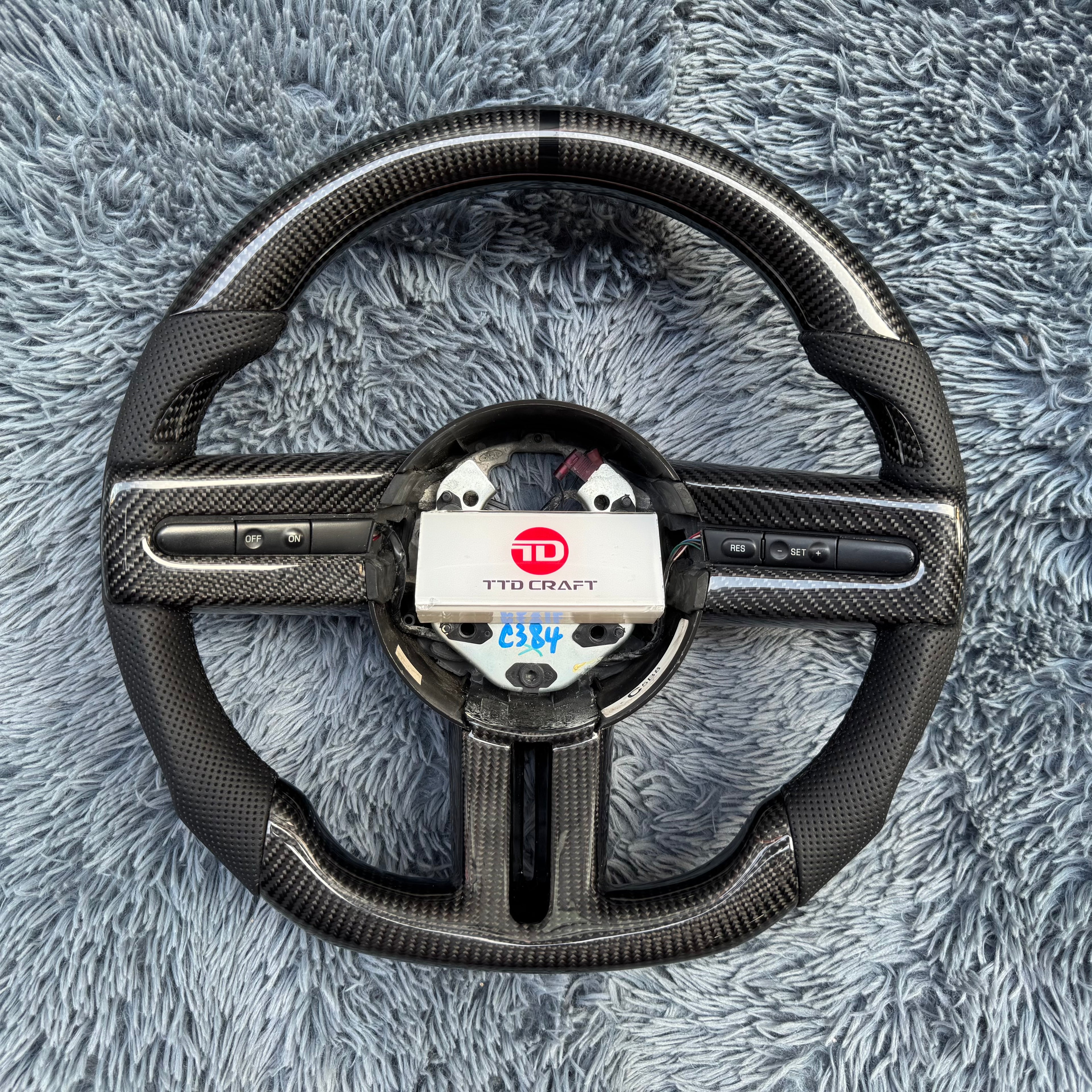 For Ford Mustang 2005-2009 Carbon Fiber Steering Wheel