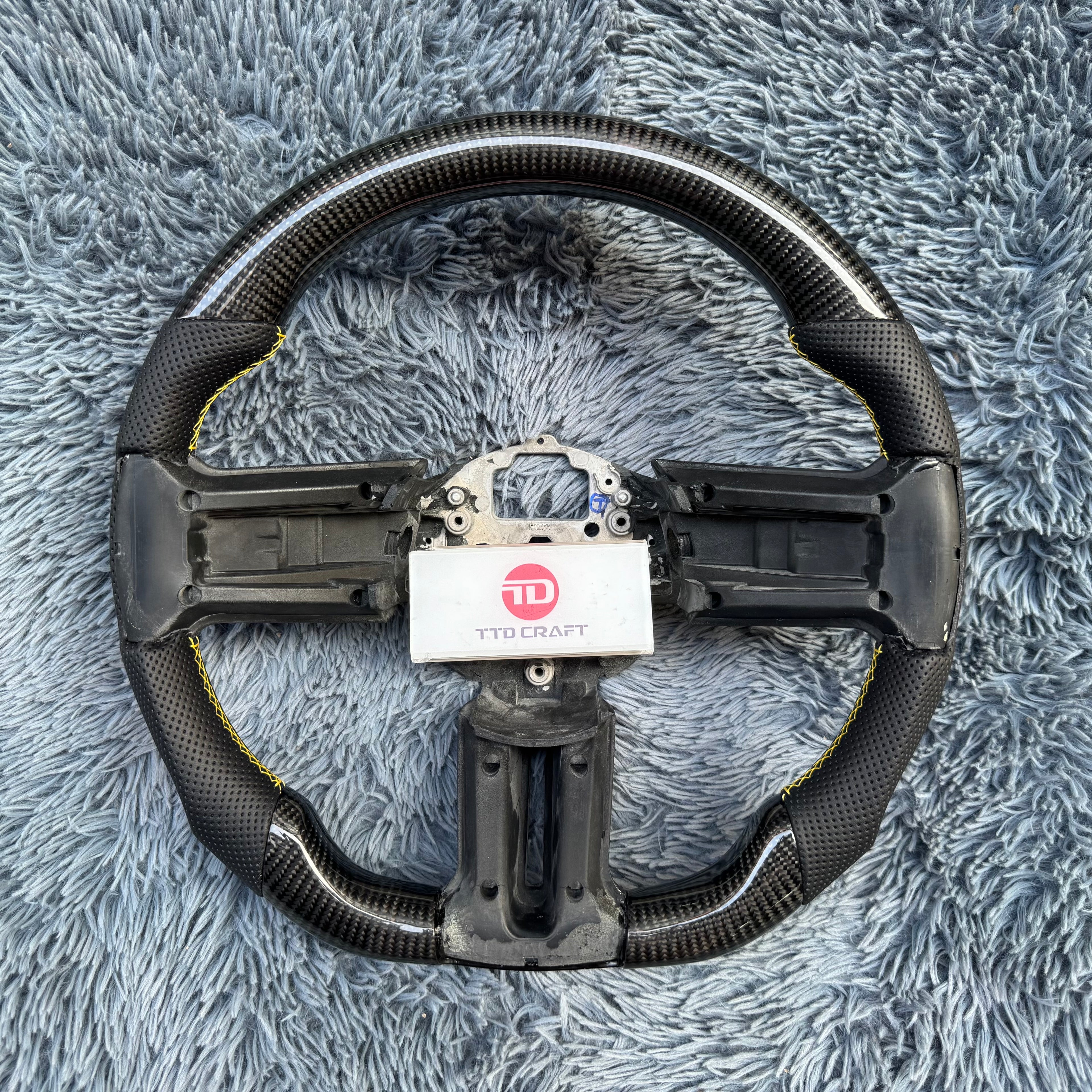 For Ford Mustang 2005-2009 Carbon Fiber Steering Wheel