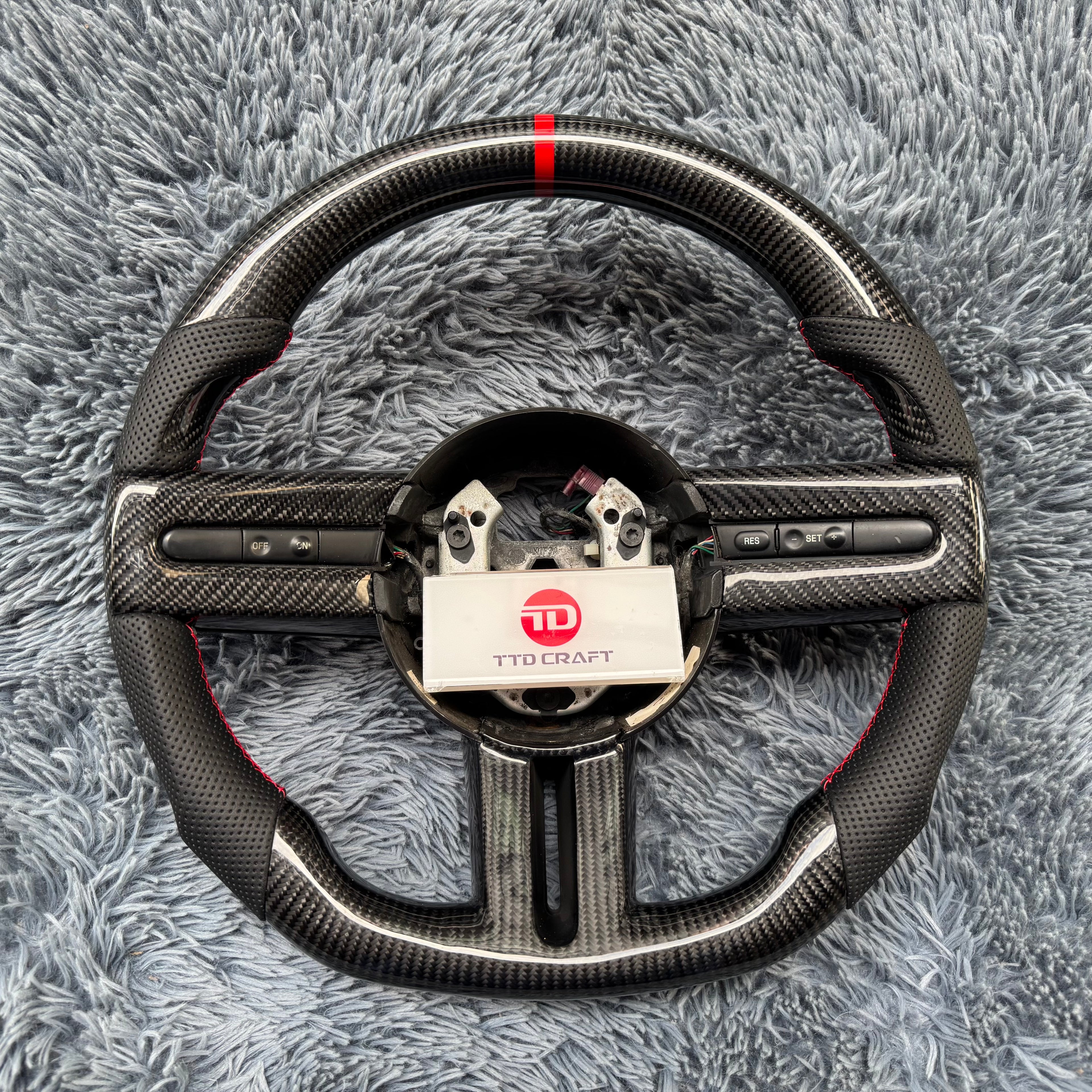 For Ford Mustang 2005-2009 Carbon Fiber Steering Wheel