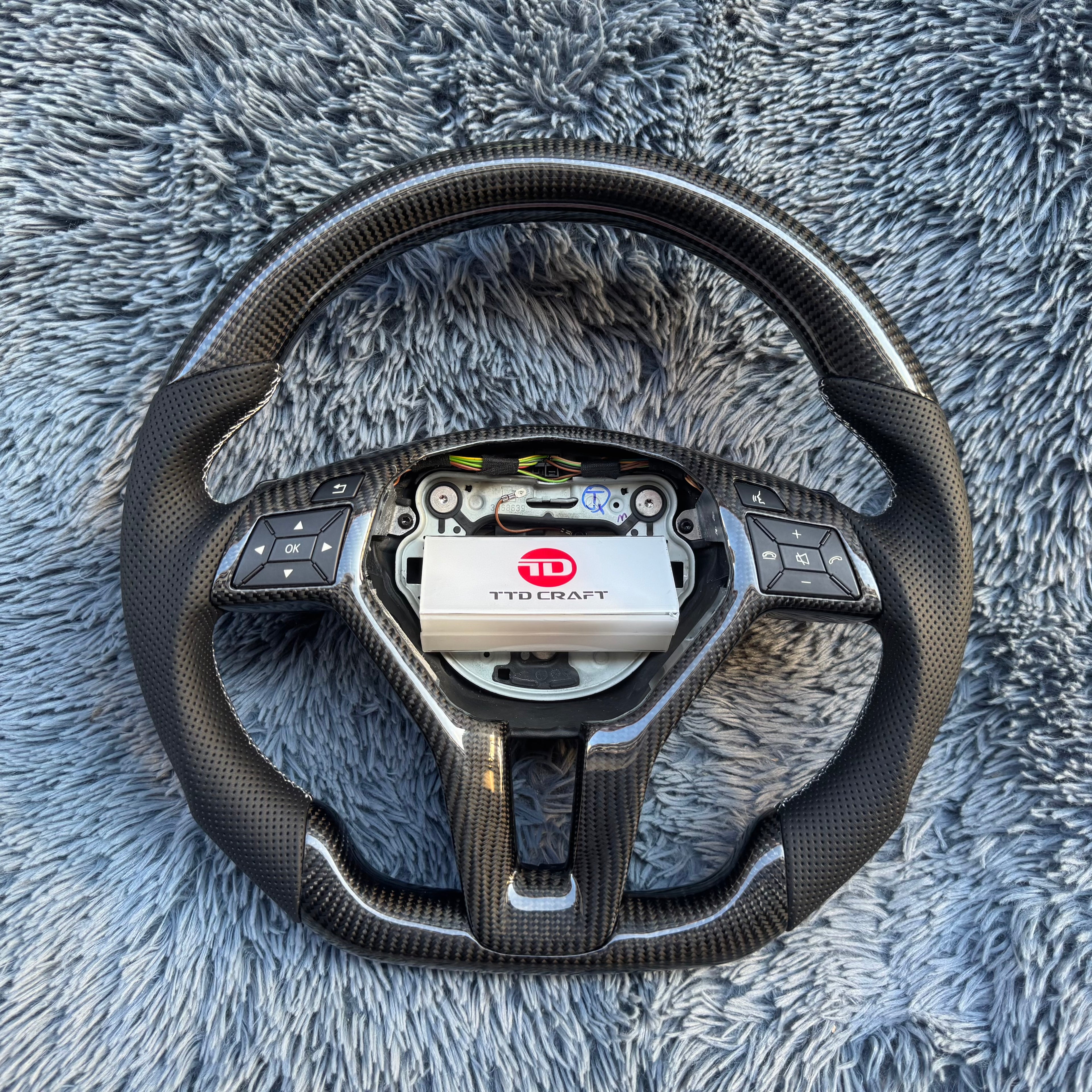 Carbon Fiber Steering Wheel For Mercedes W204 C63 W212 W218 AMG
