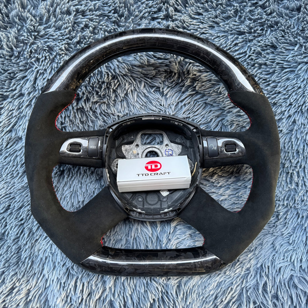 Forged Carbon Fiber Steering Wheel For Audi B7/B8 A4/A6 4-spoke